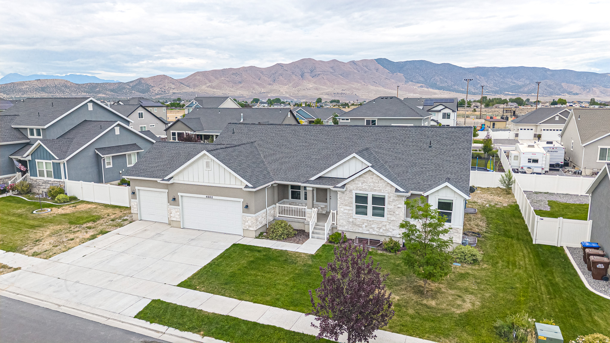 4602 N KINGS PEAK WAY WAY