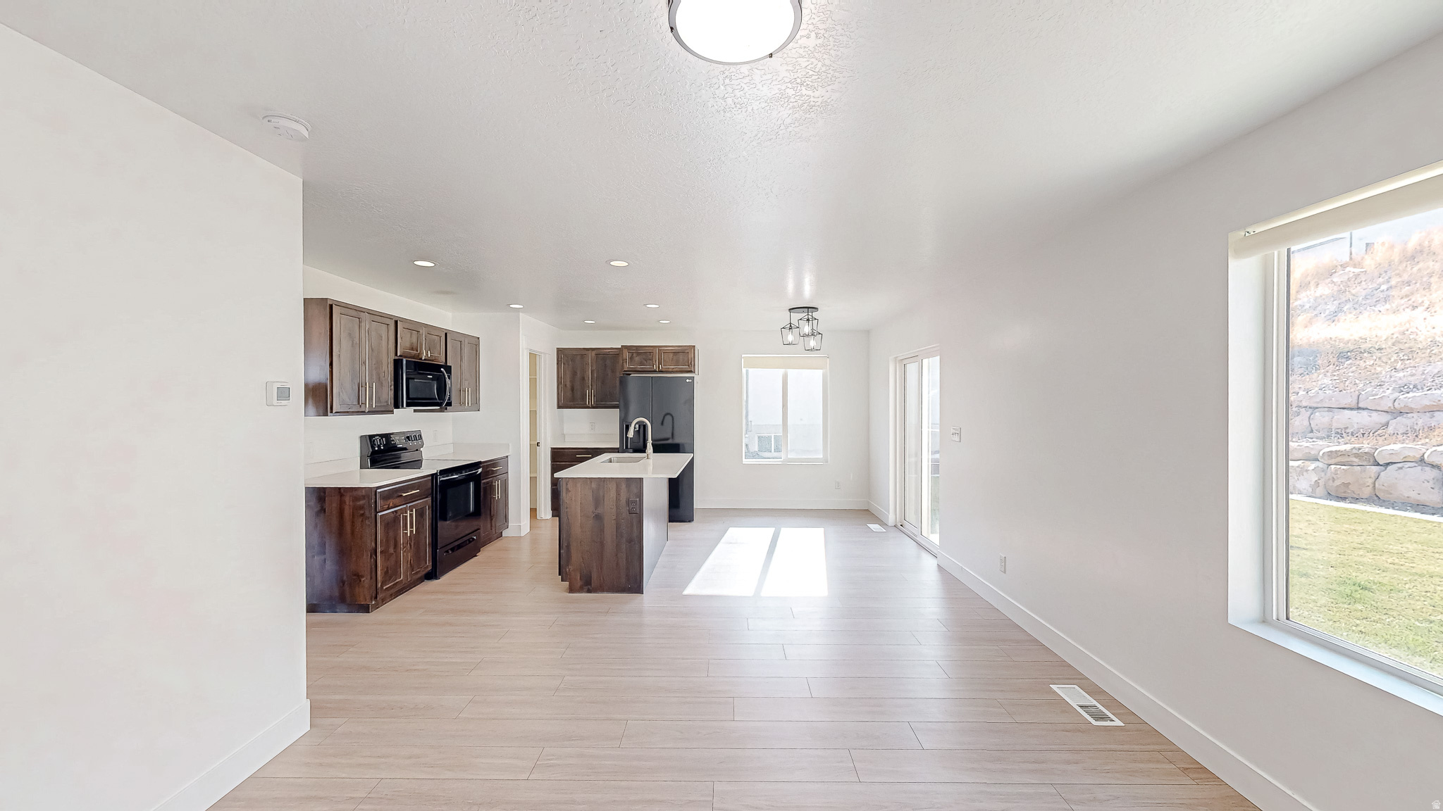 1816 S FREESTONE BLVD