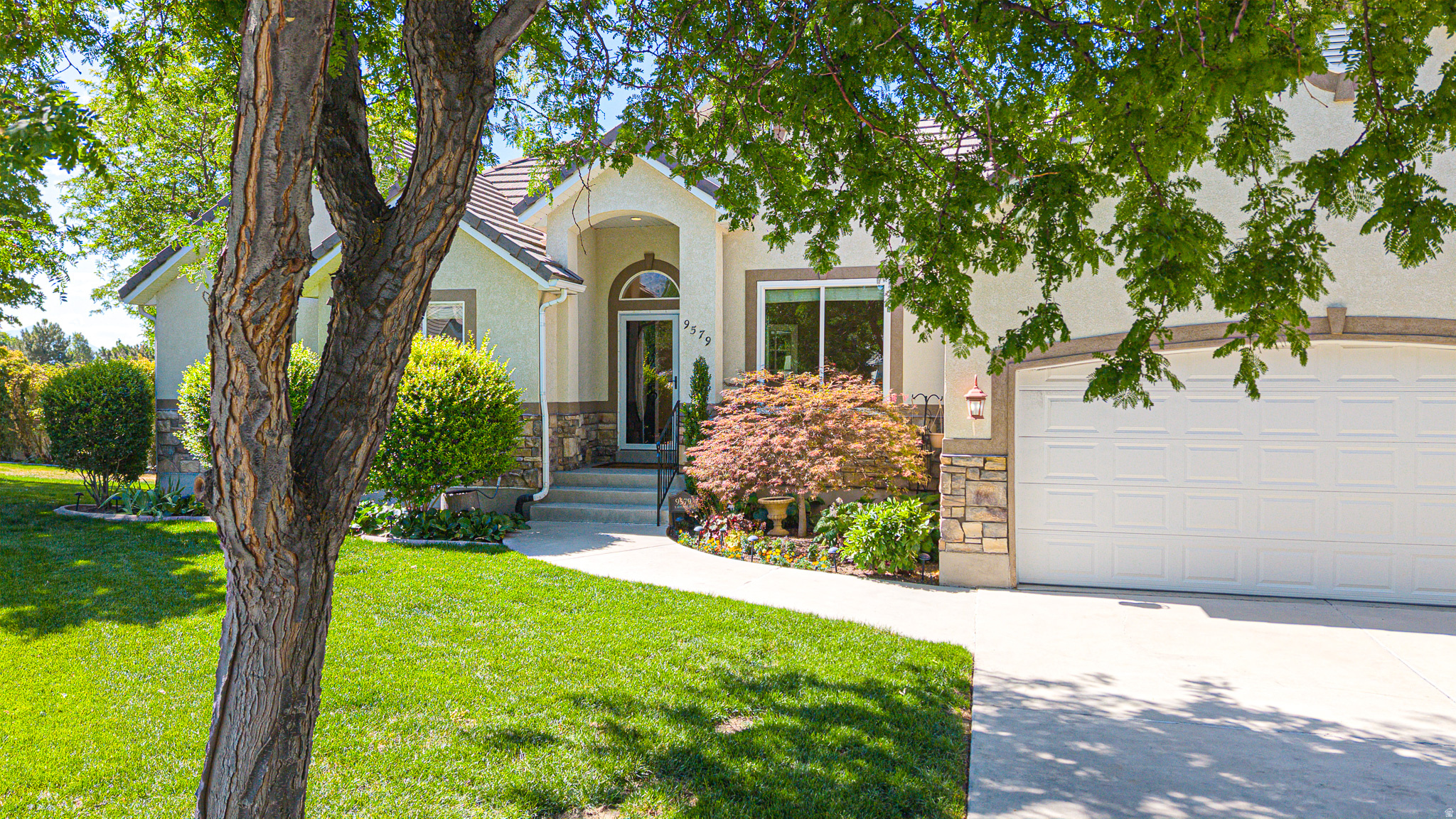 9579 N APPLE CT