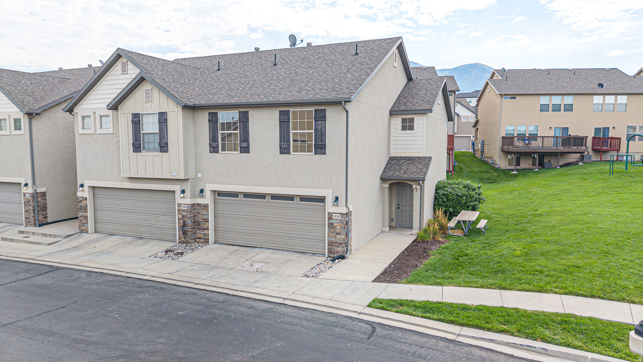 1226 LILY PAD DR