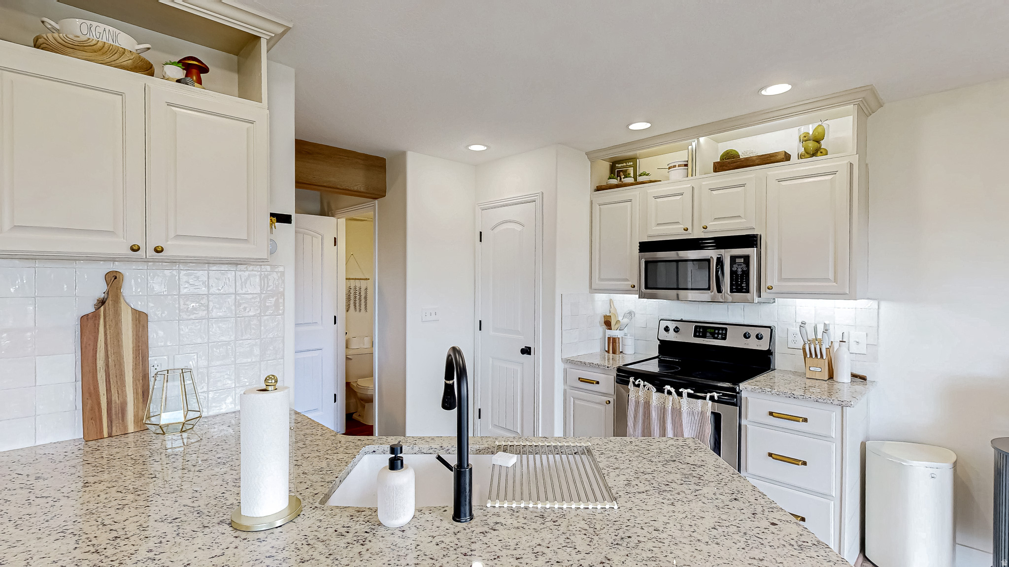 1207 FIREFLY DR