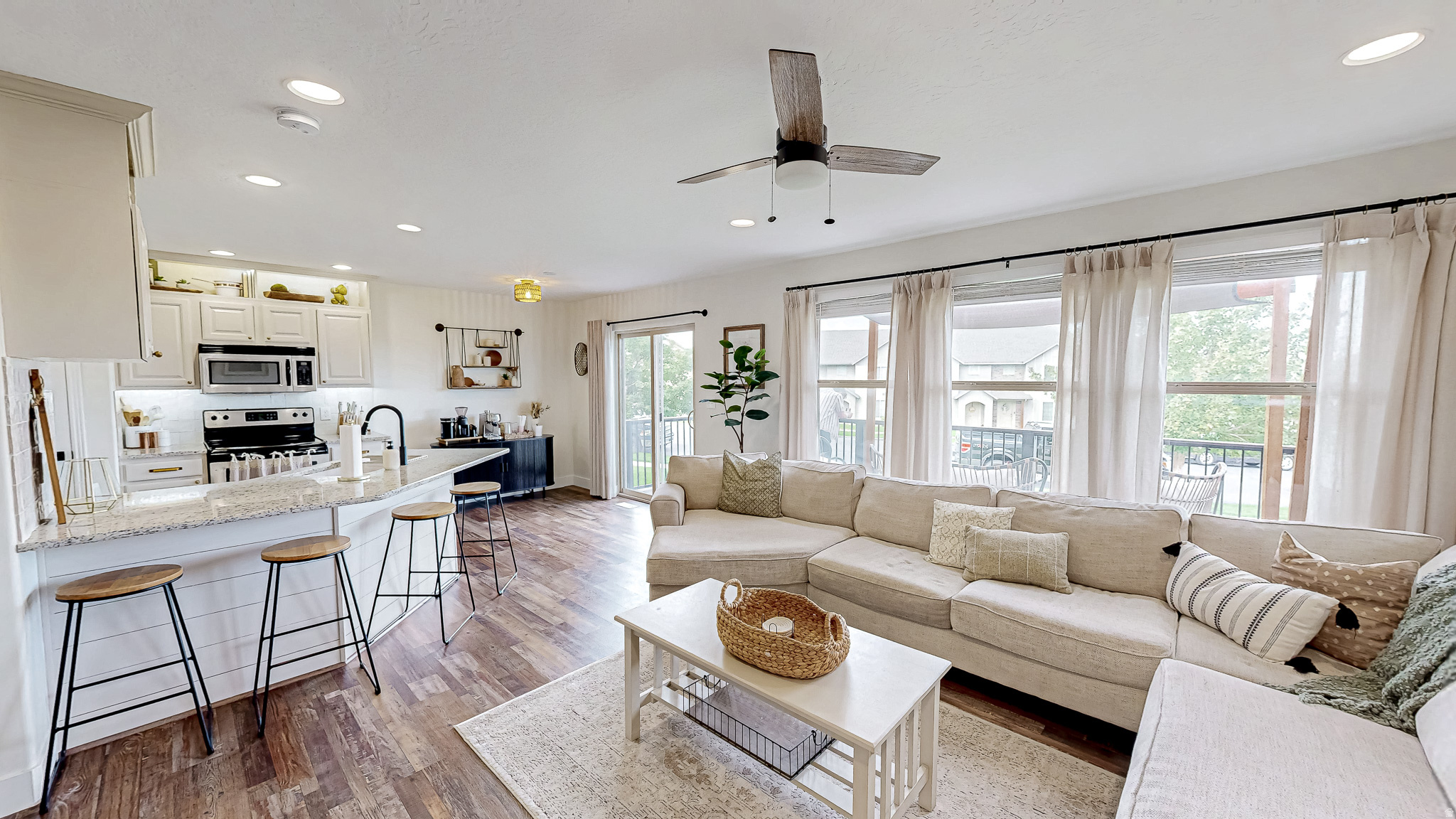 1207 FIREFLY DR