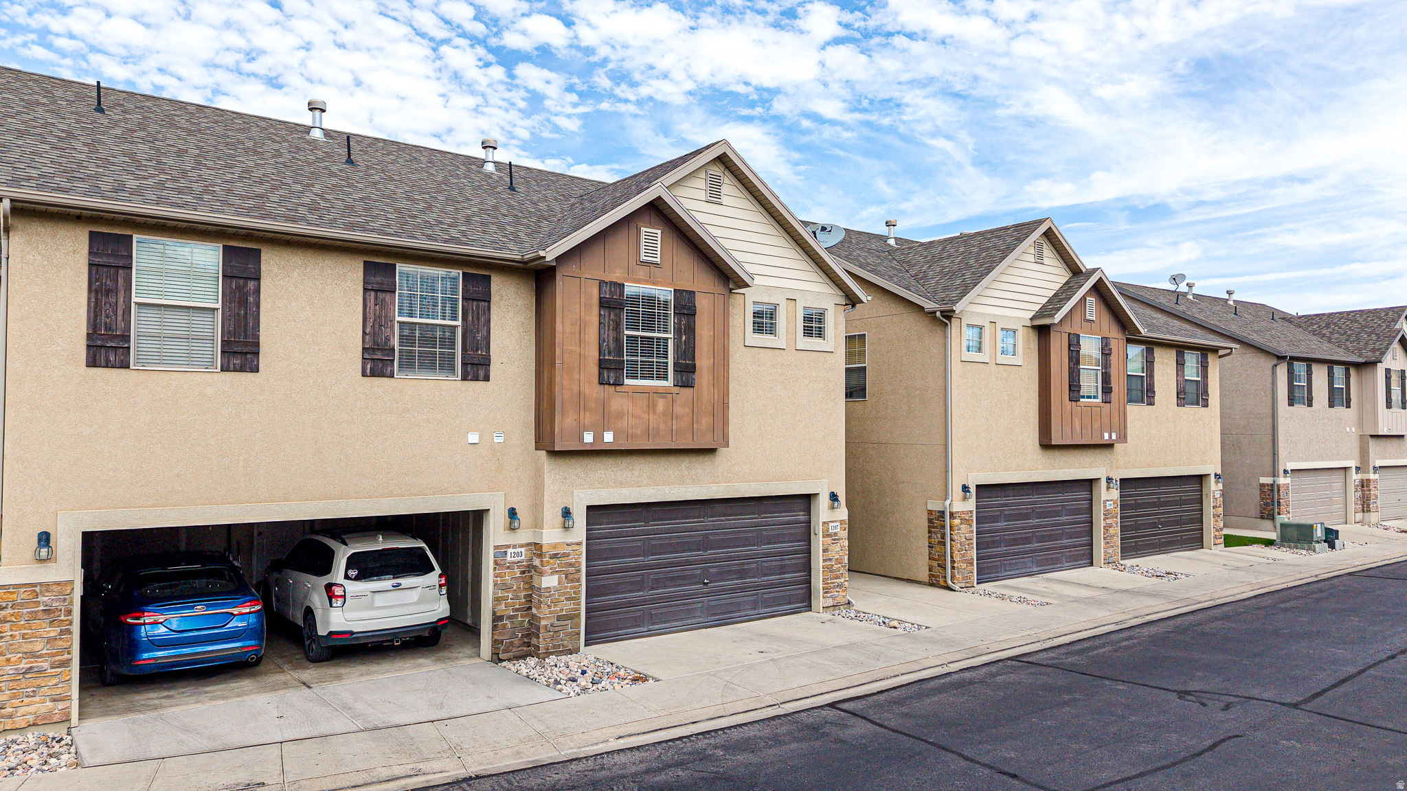 1207 FIREFLY DR