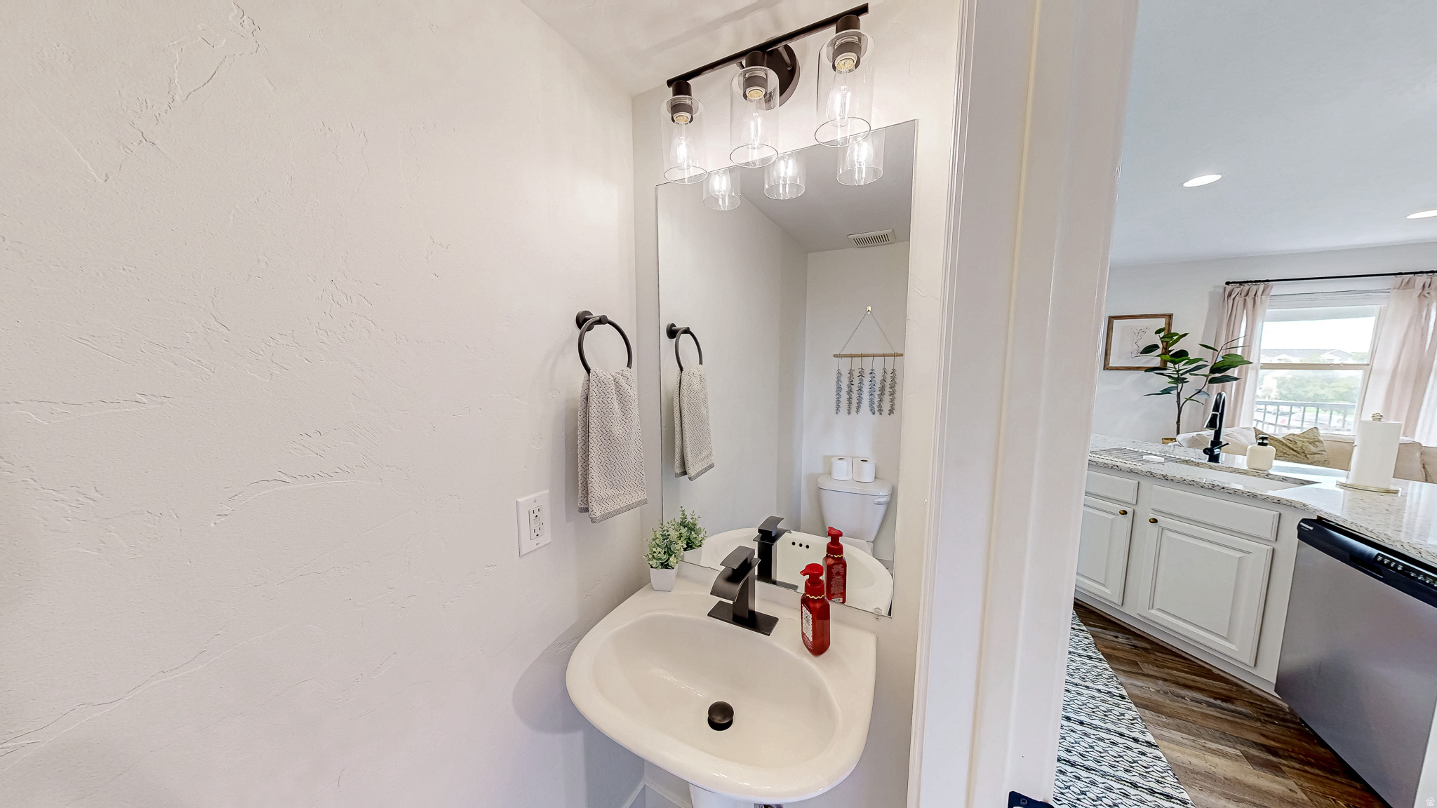 1207 FIREFLY DR