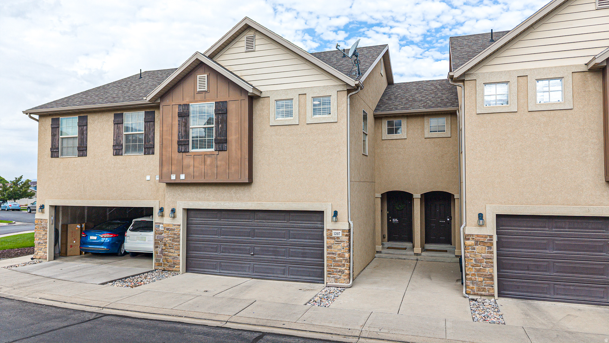 1207 FIREFLY DR