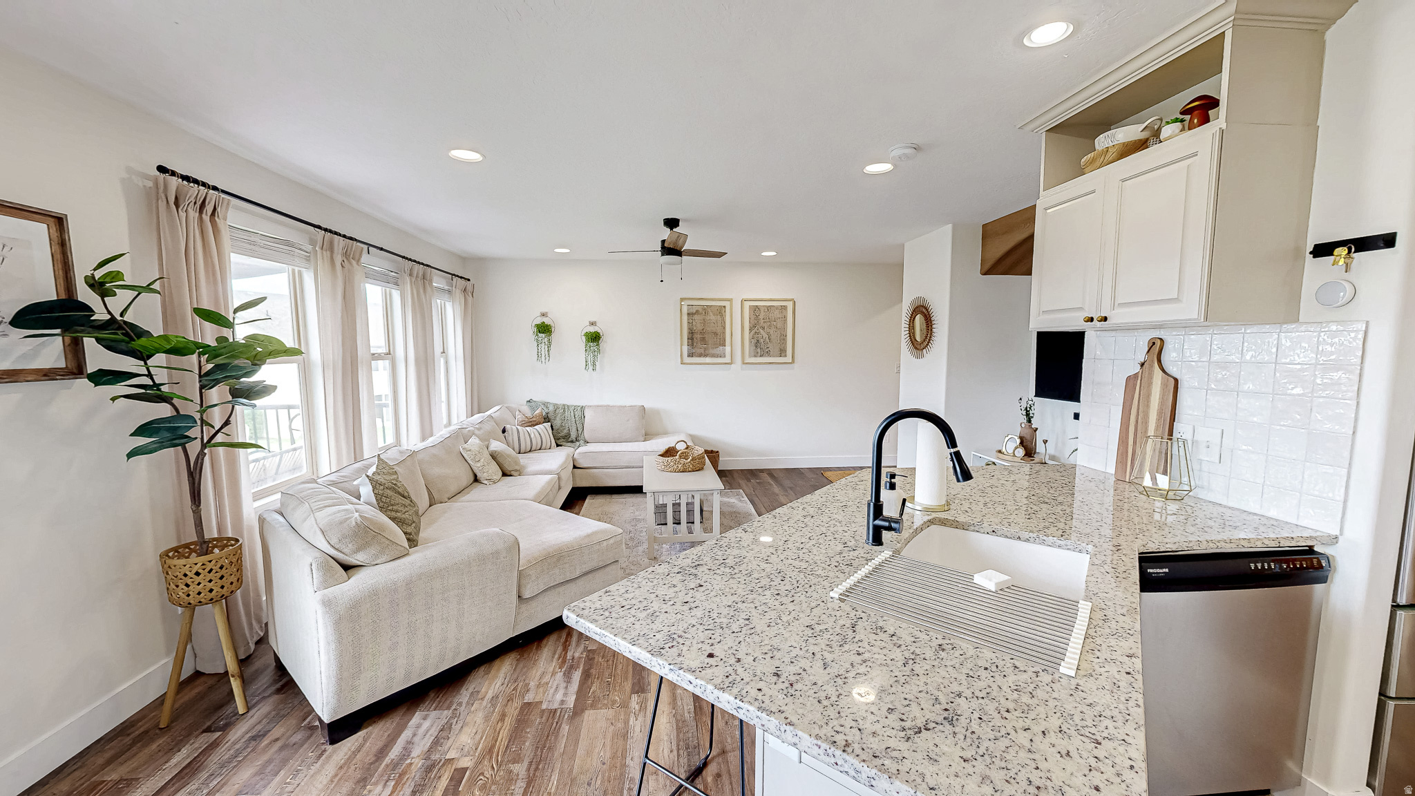 1207 FIREFLY DR