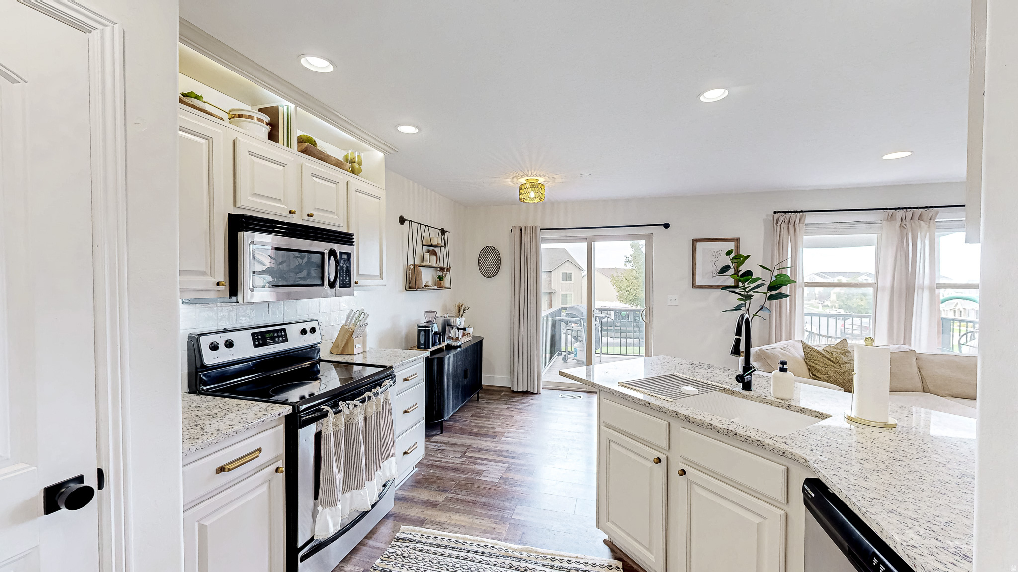1207 FIREFLY DR
