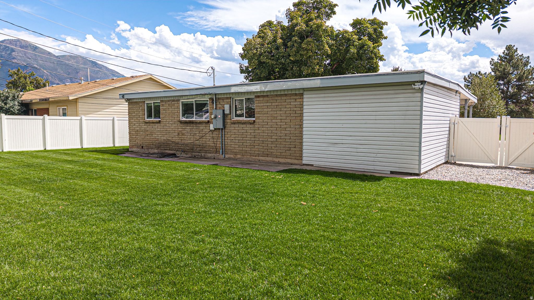 1106 W 450 N