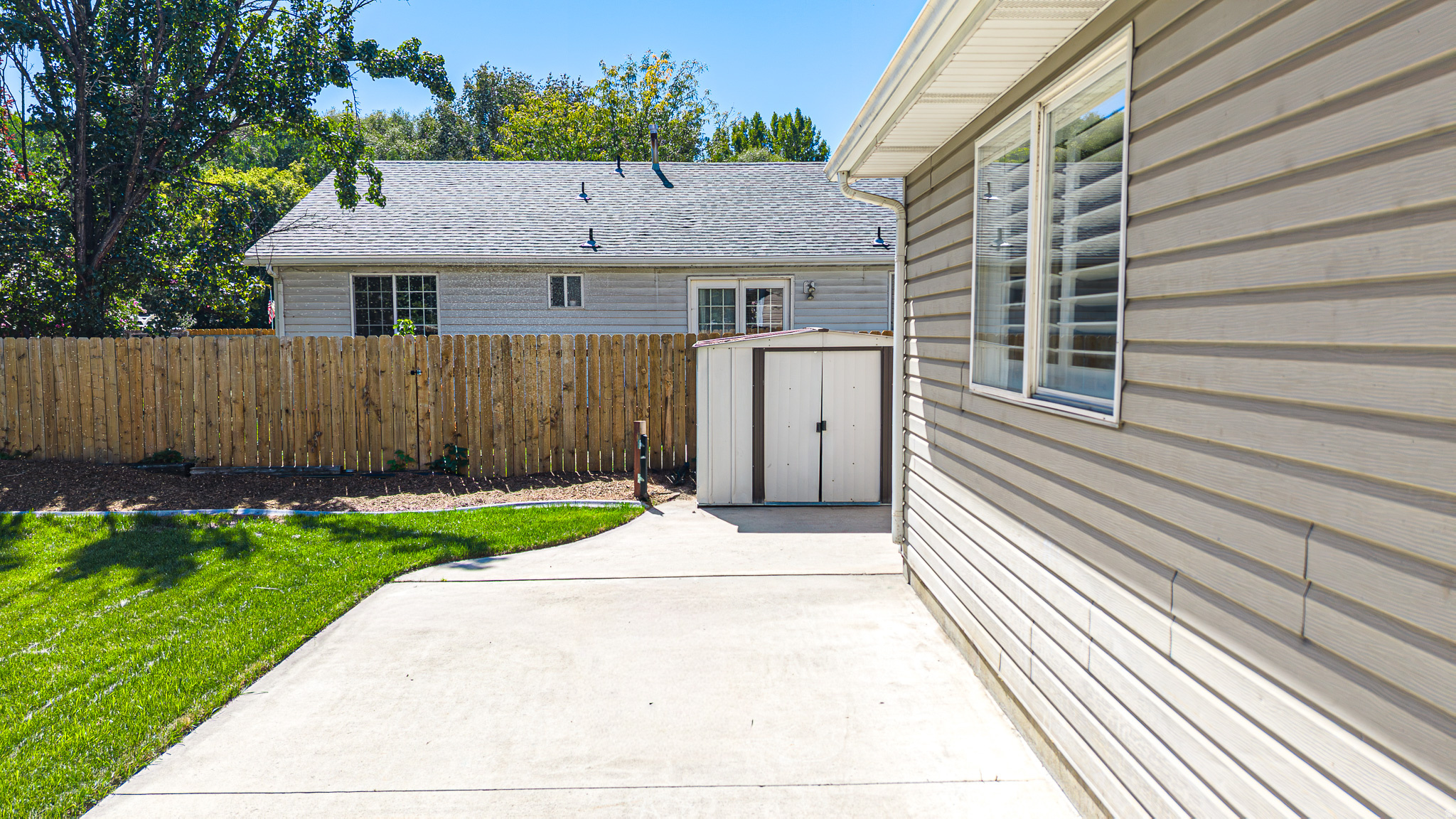 424 N 2220 W