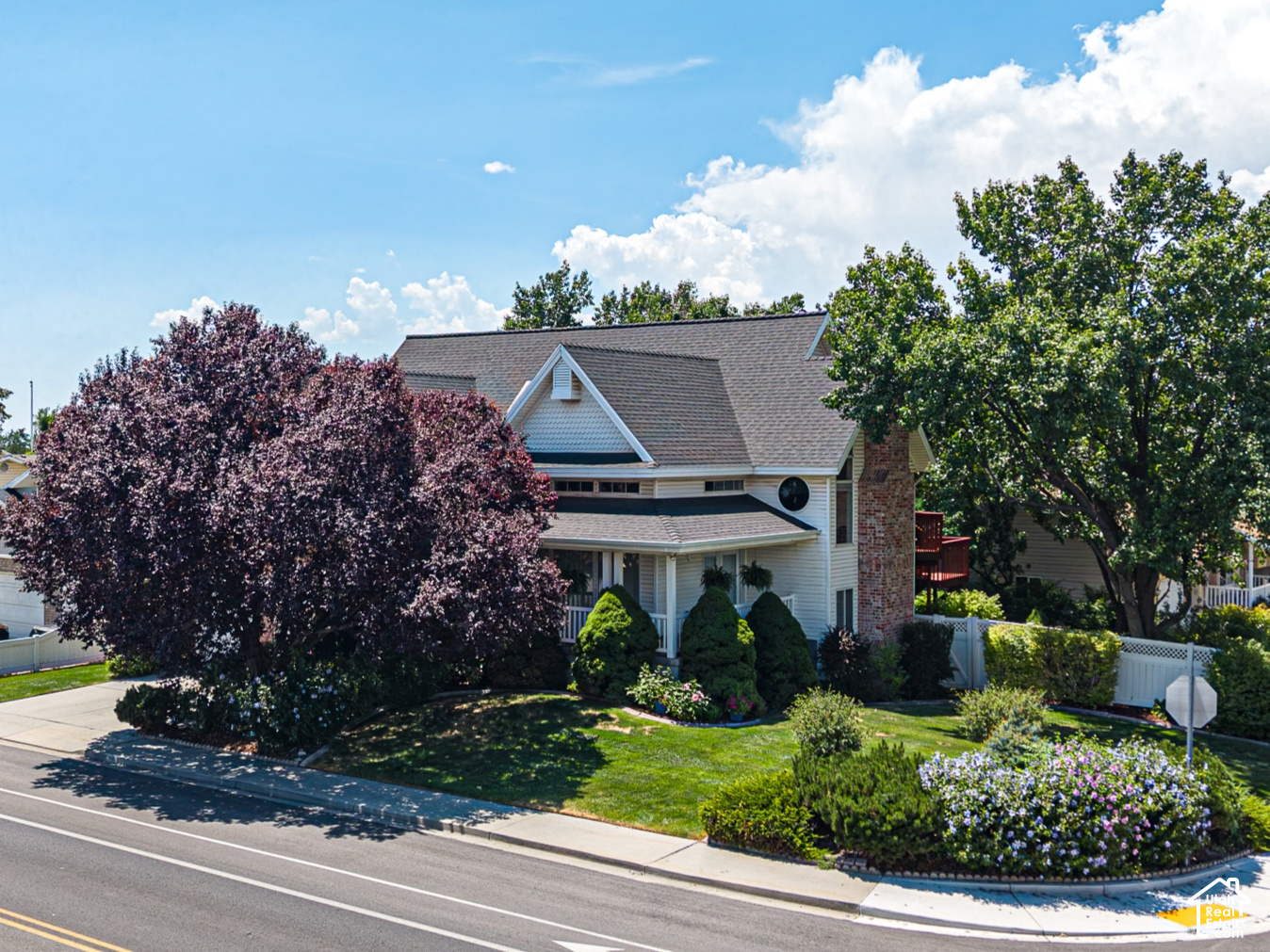 985 N MAIN