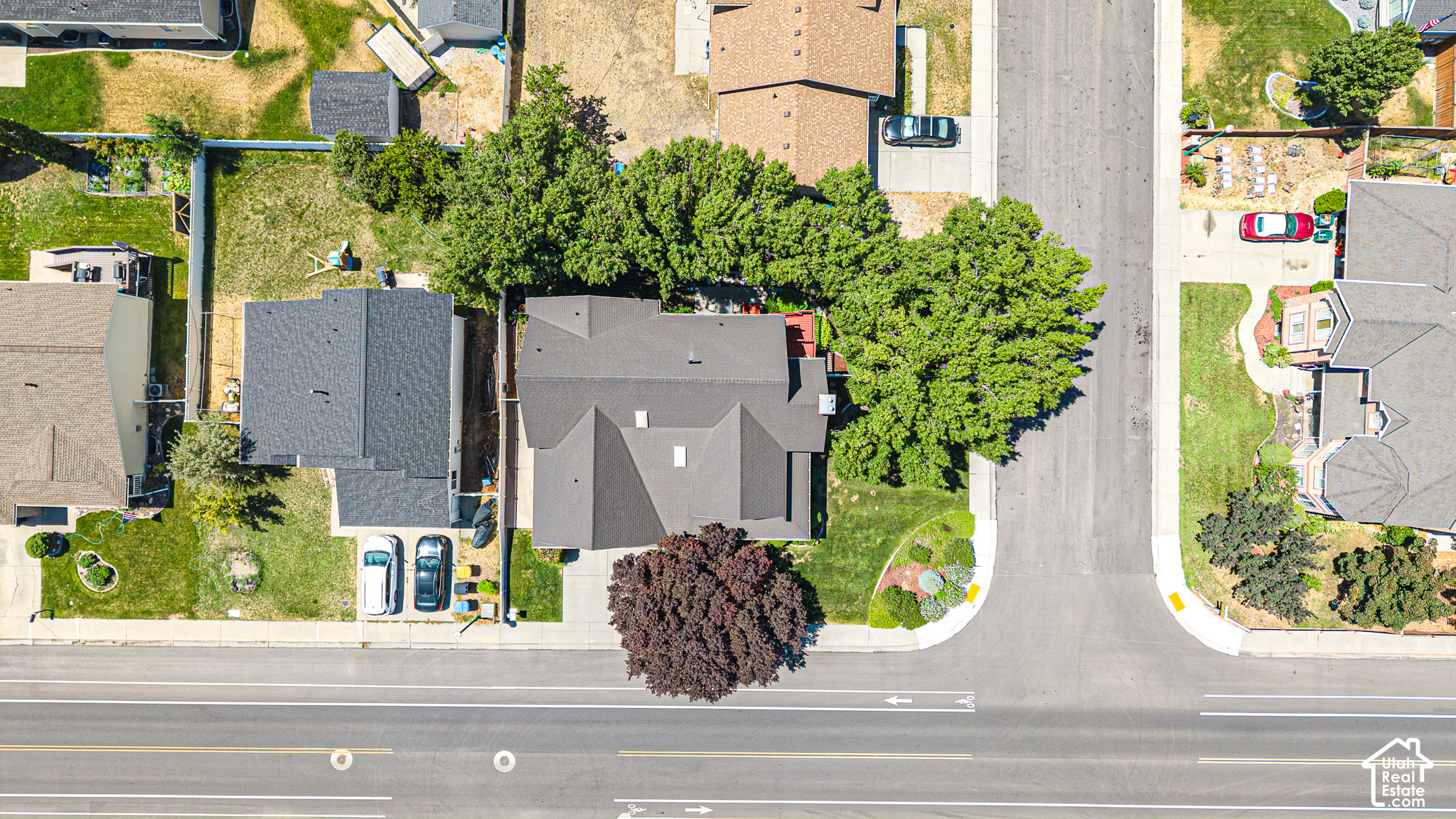 985 N MAIN