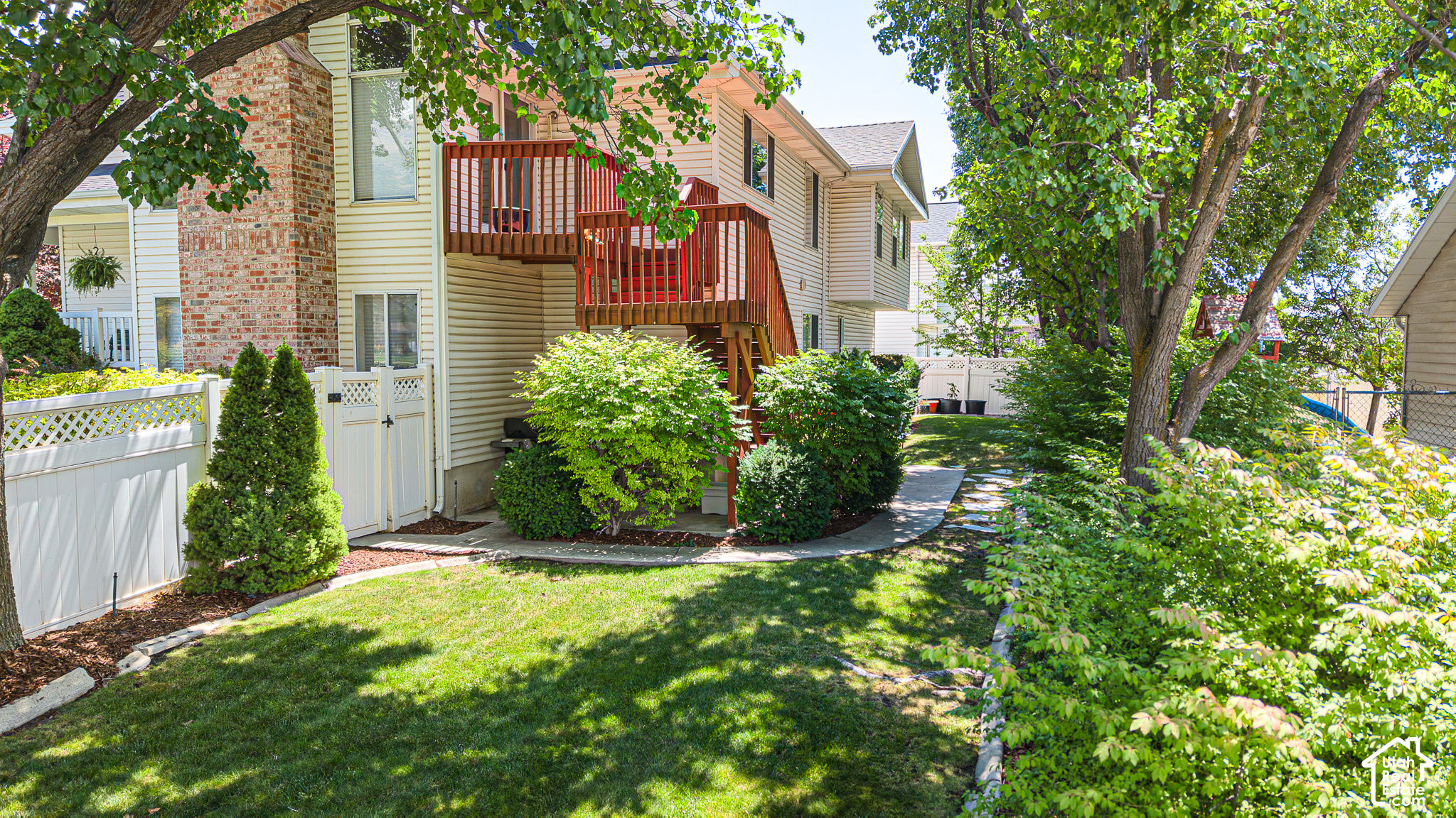 985 N MAIN