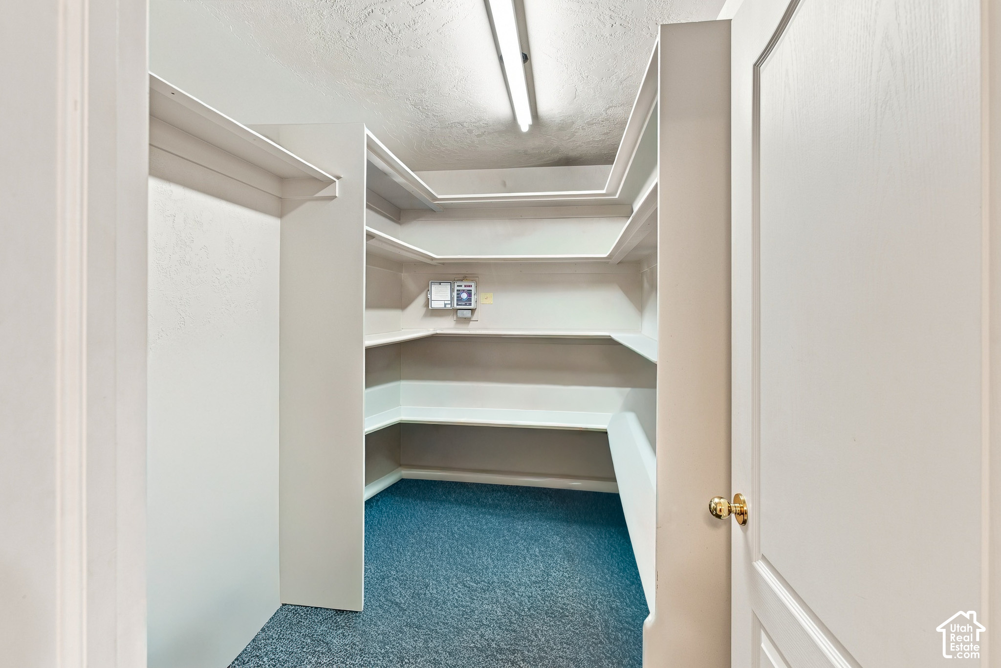 985 N MAIN