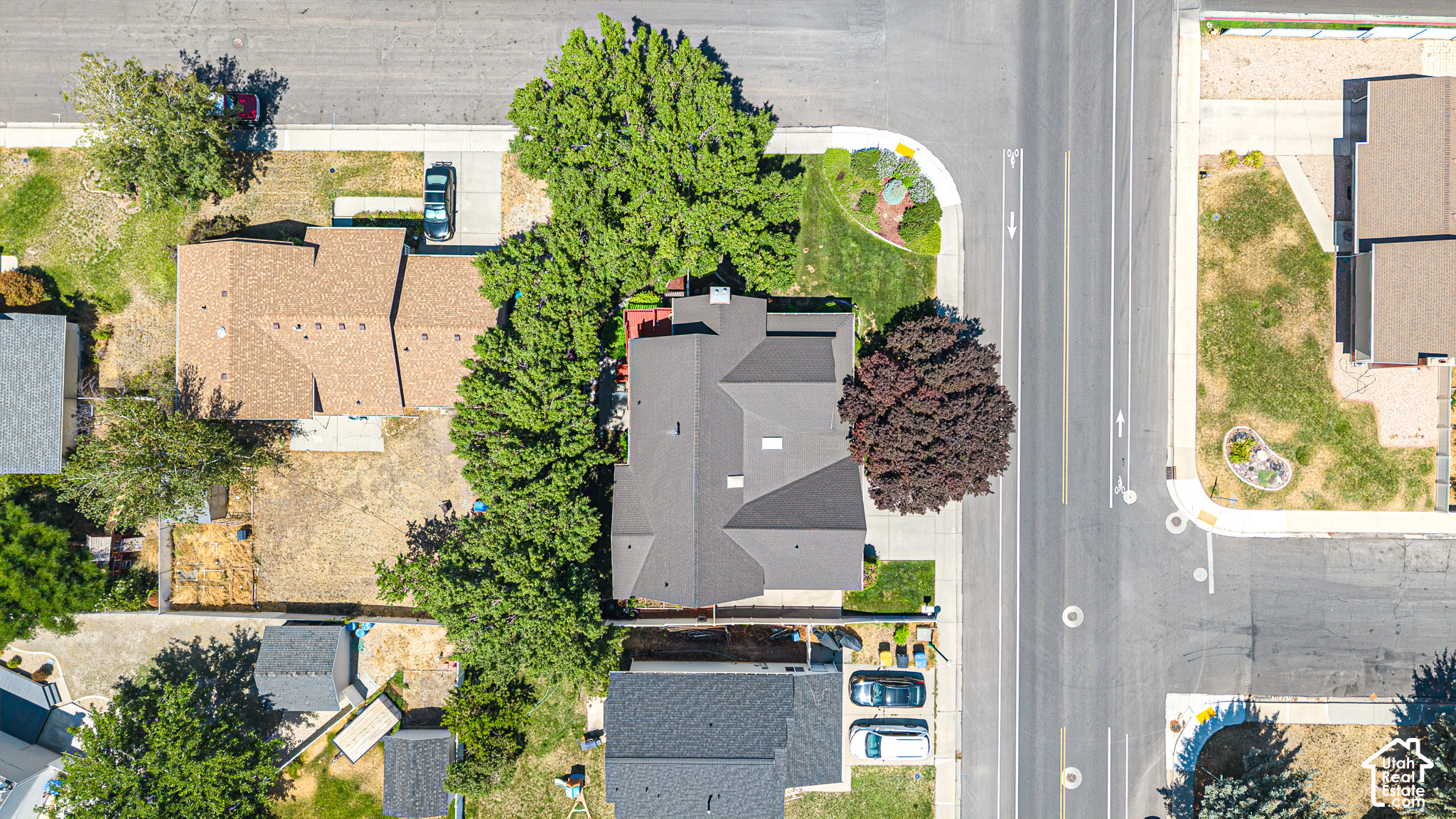 985 N MAIN