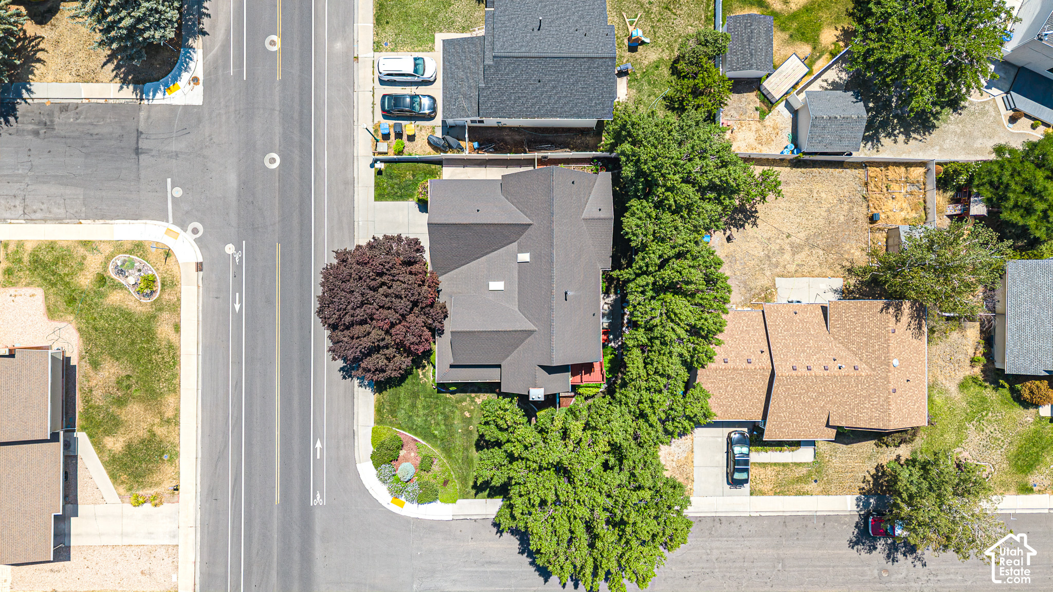 985 N MAIN