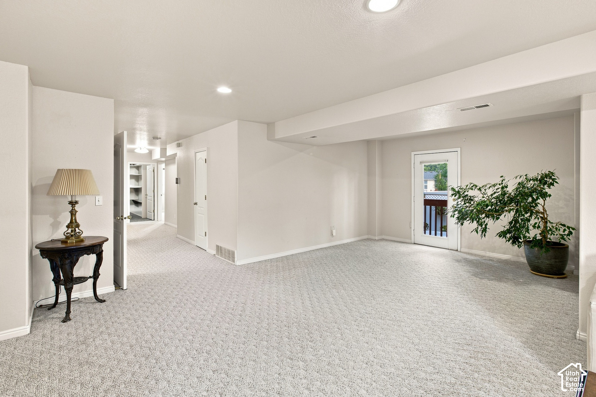 985 N MAIN