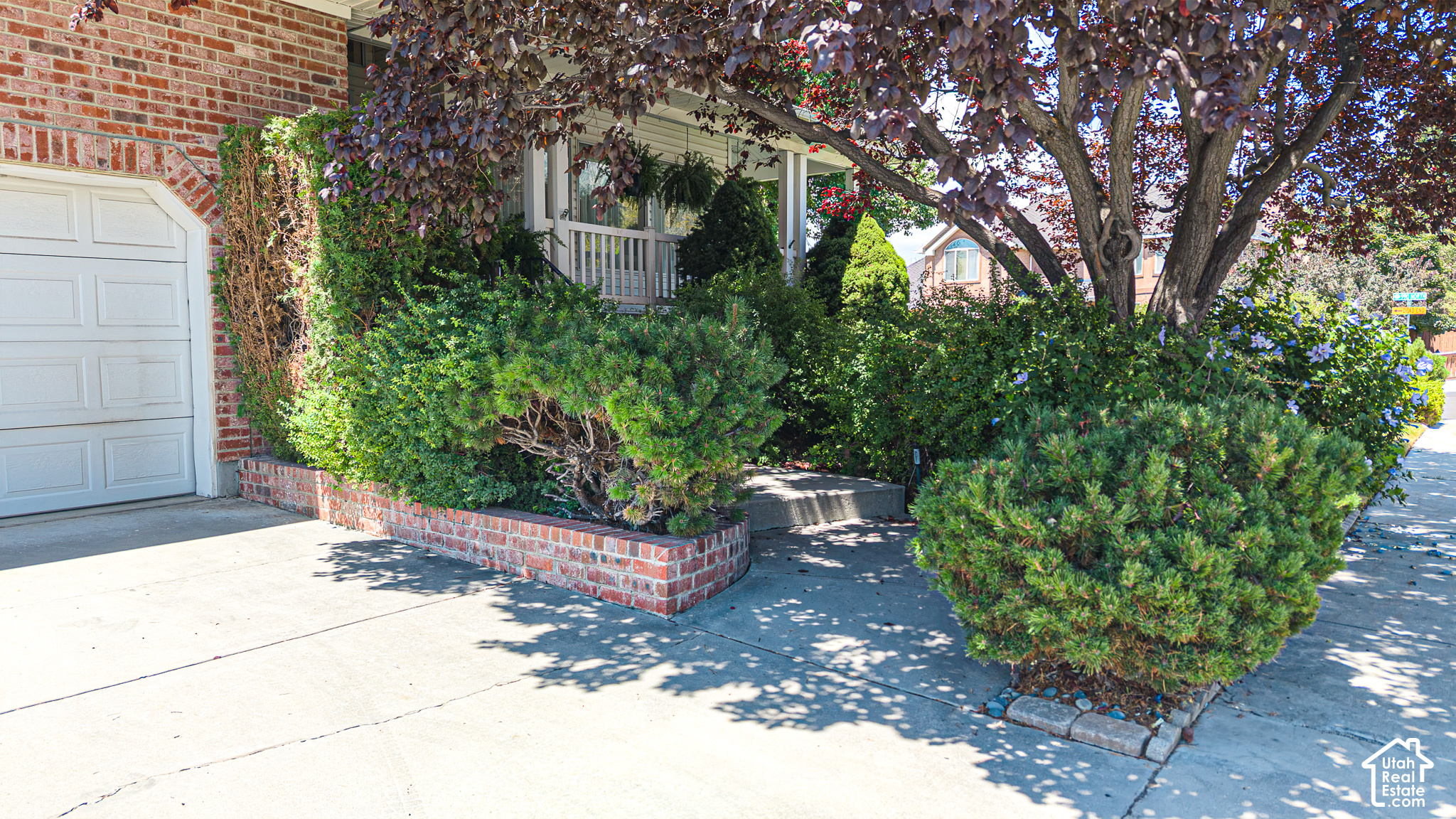985 N MAIN
