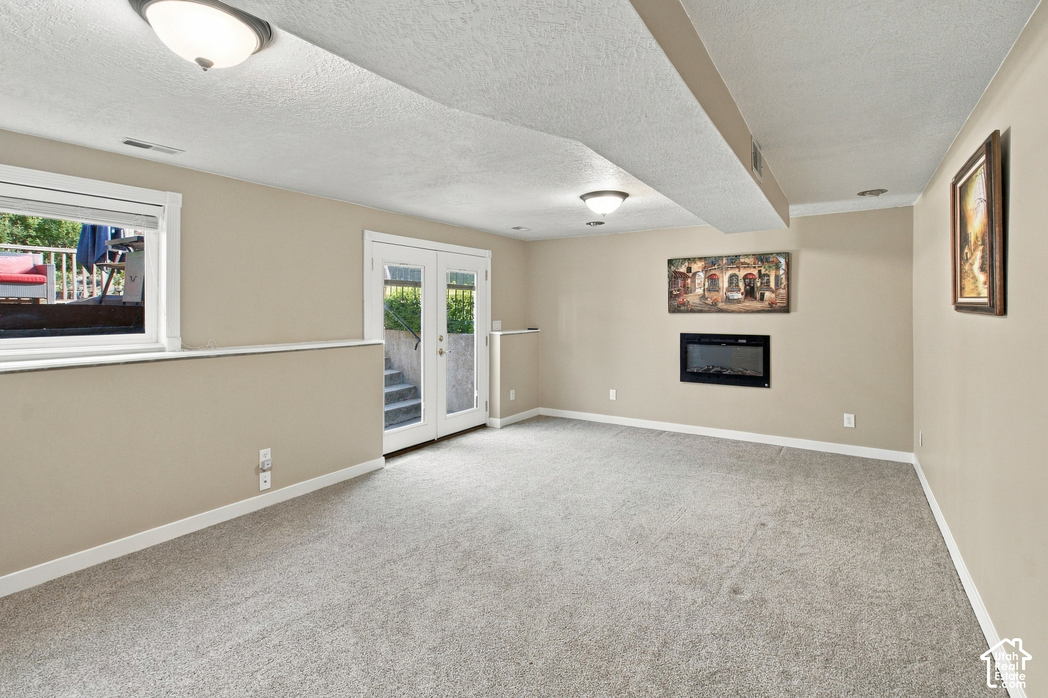 1443 E HILDA DR