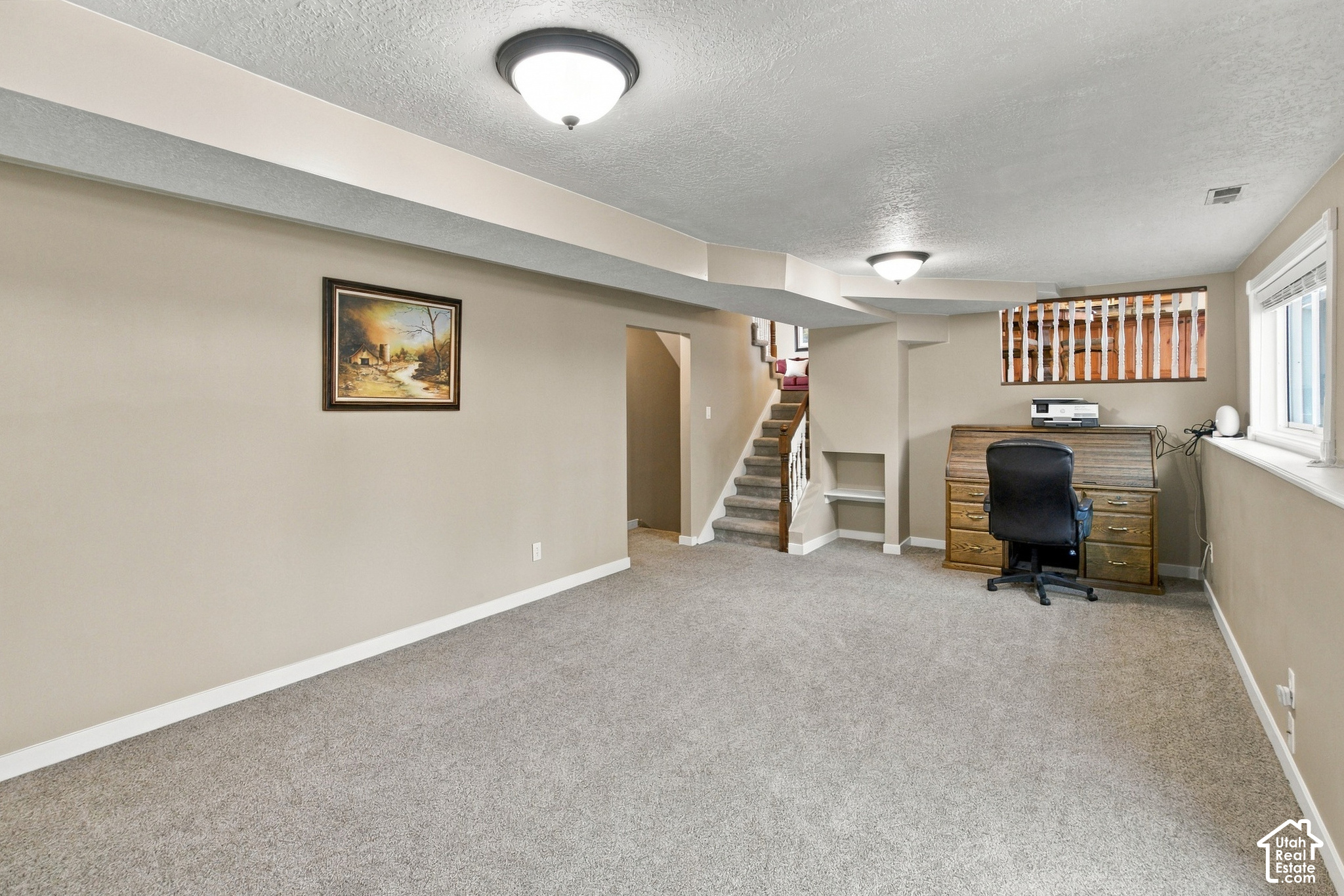 1443 E HILDA DR
