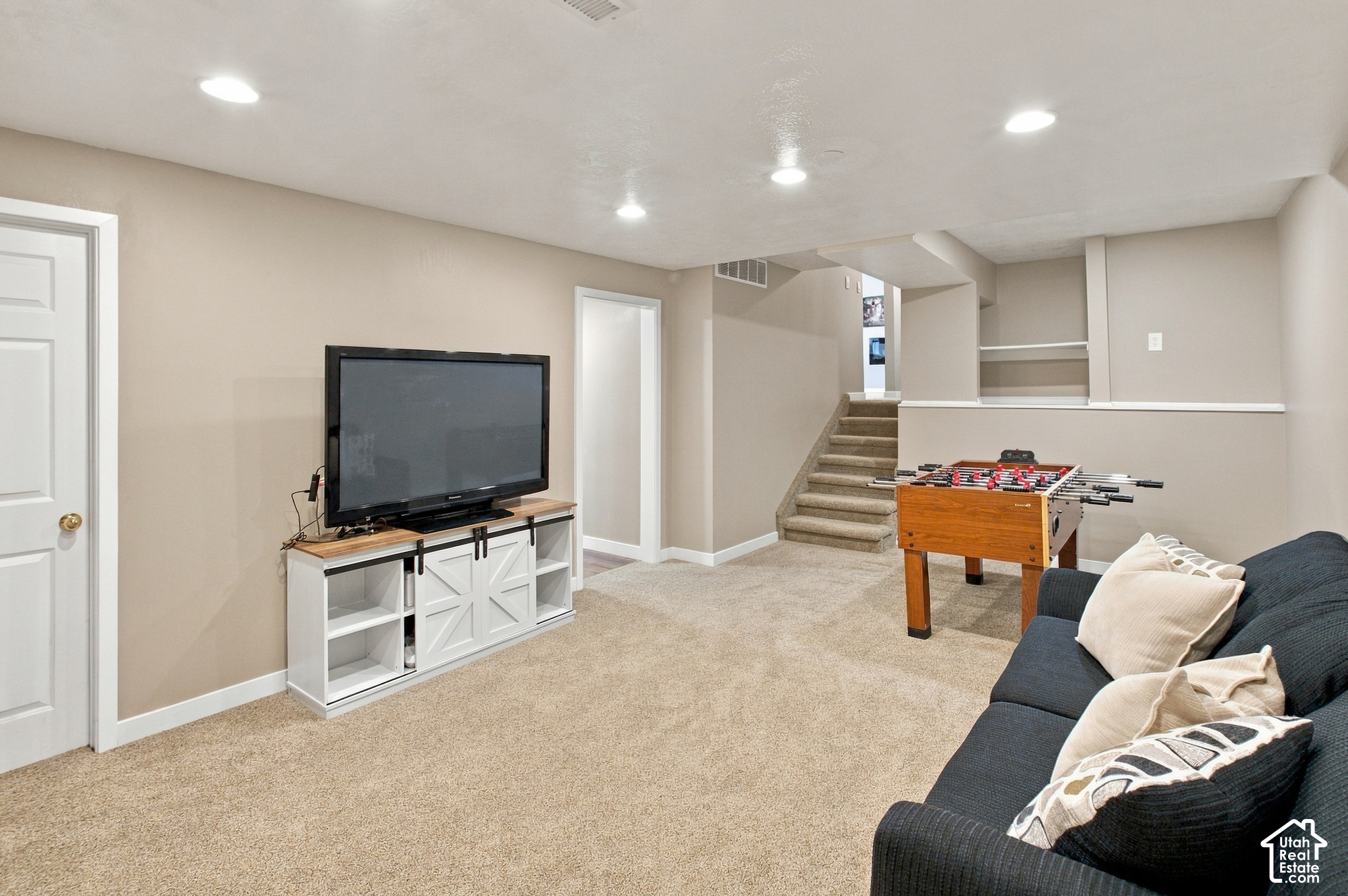 1443 E HILDA DR