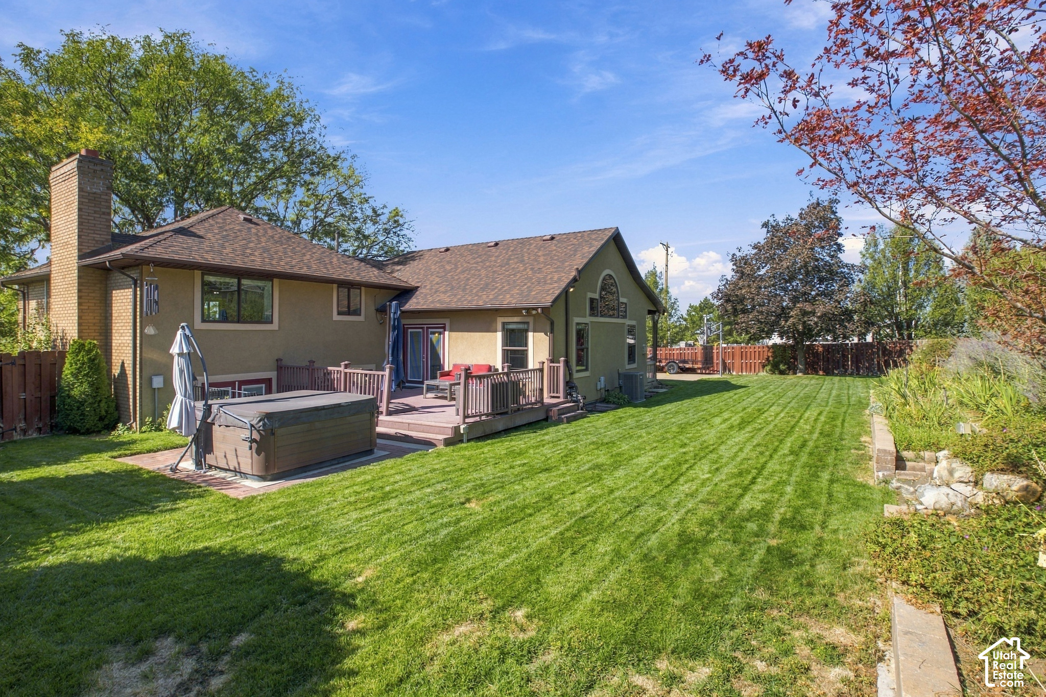 1443 E HILDA DR