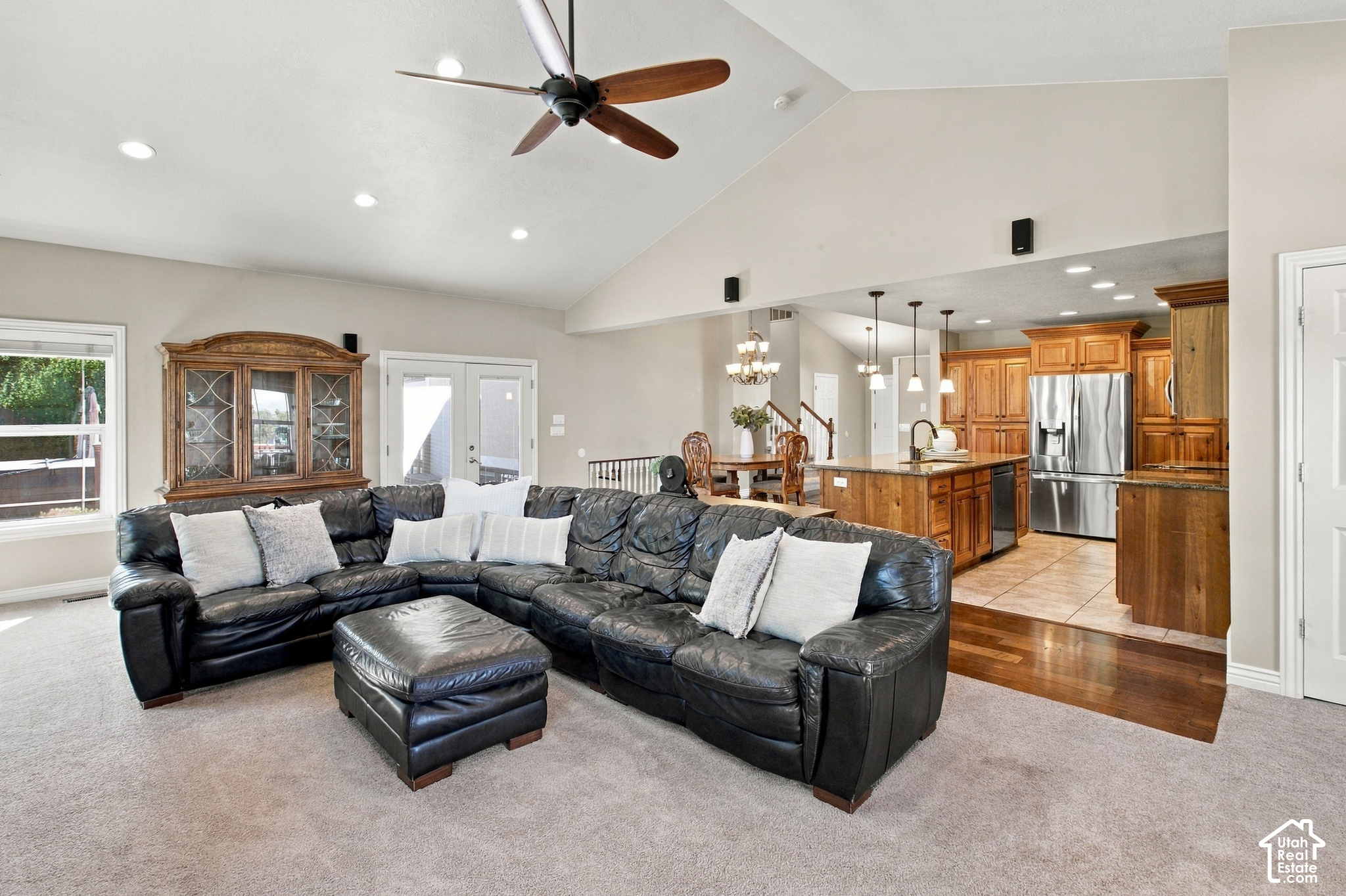 1443 E HILDA DR