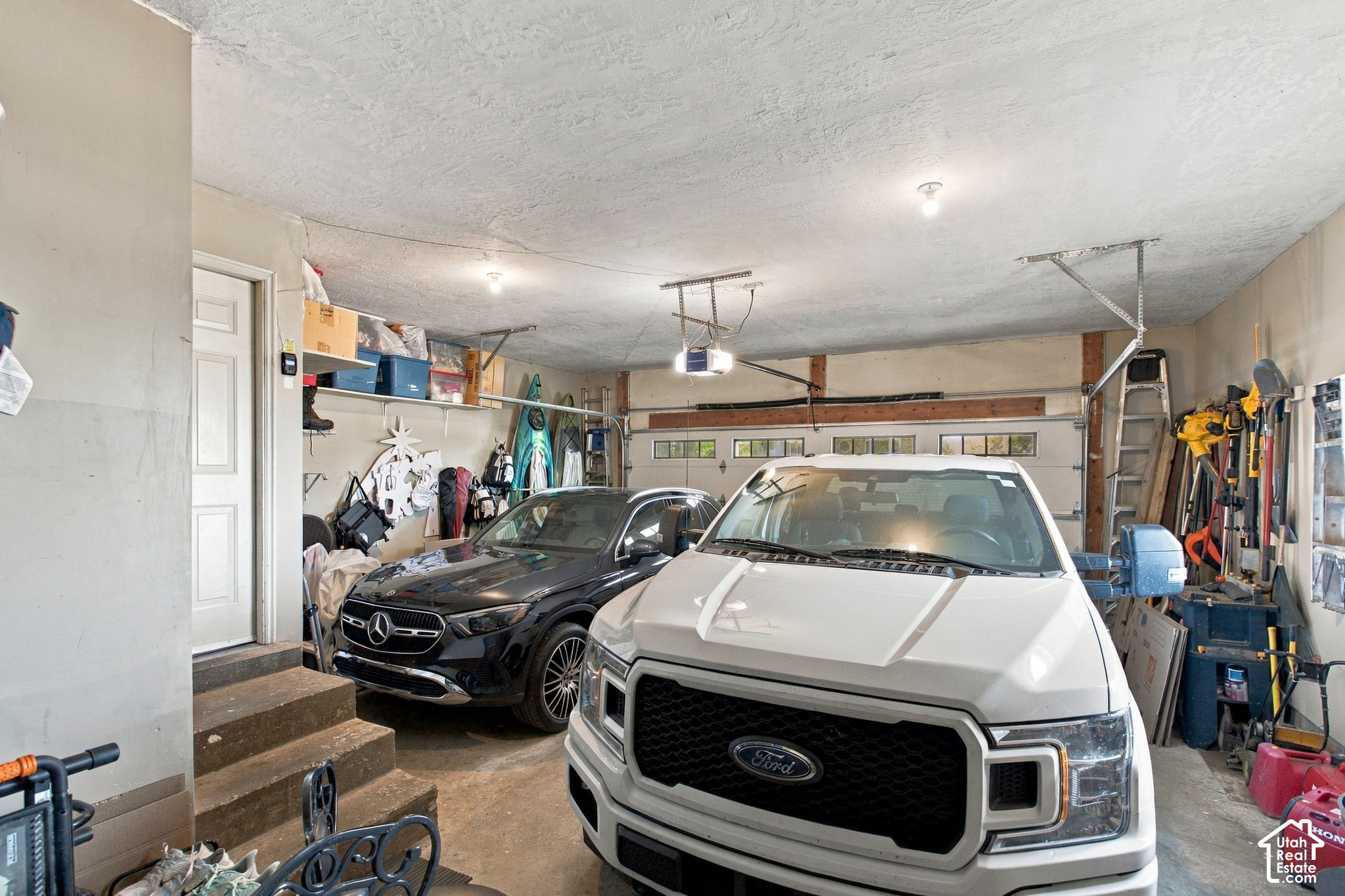 1443 E HILDA DR