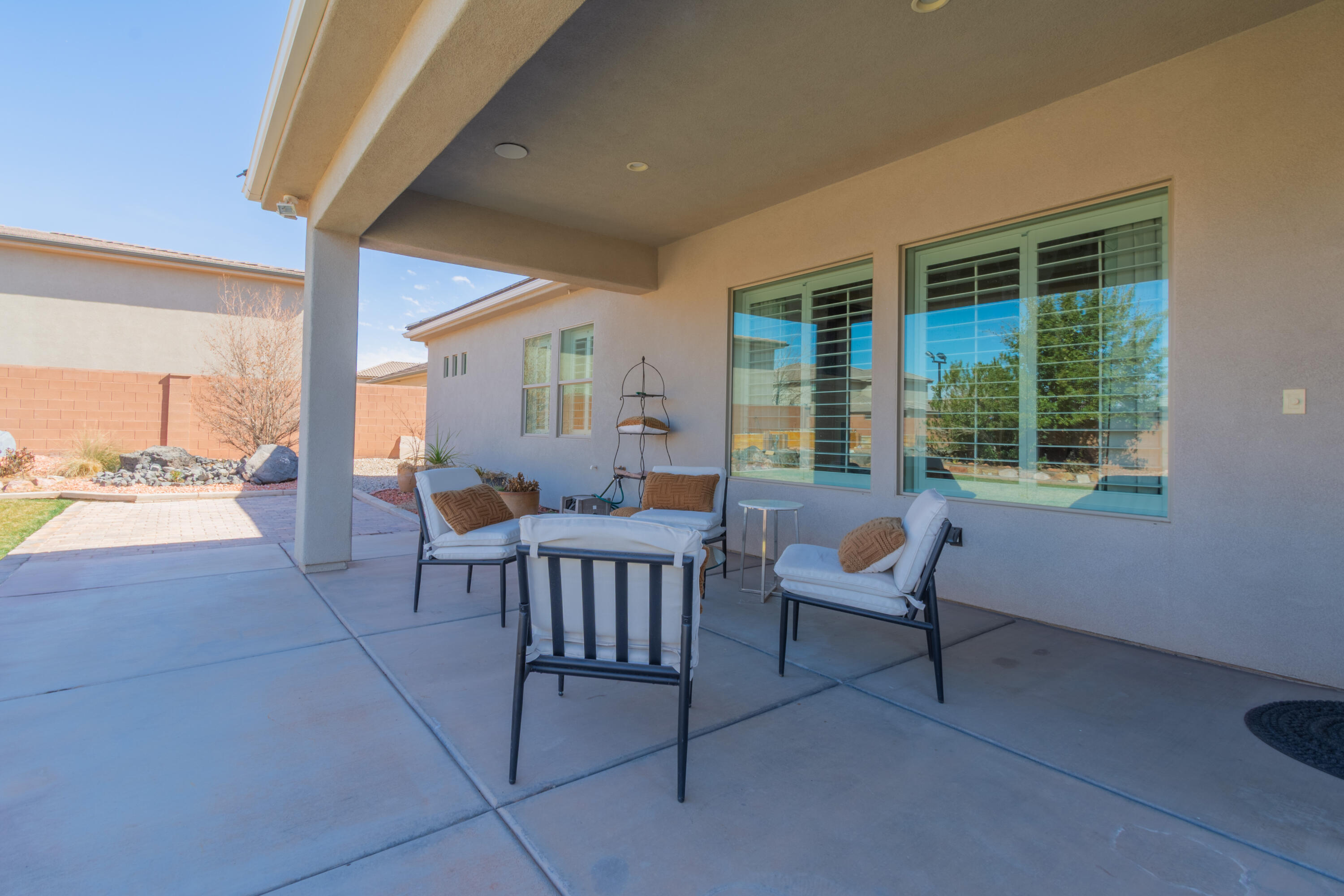 152 W Sage LN
