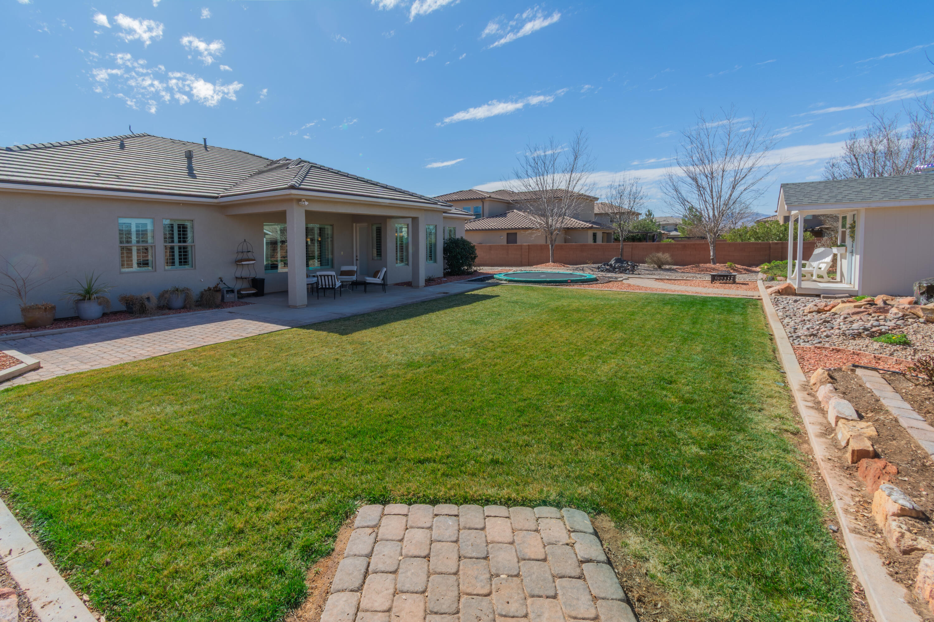 152 W Sage LN