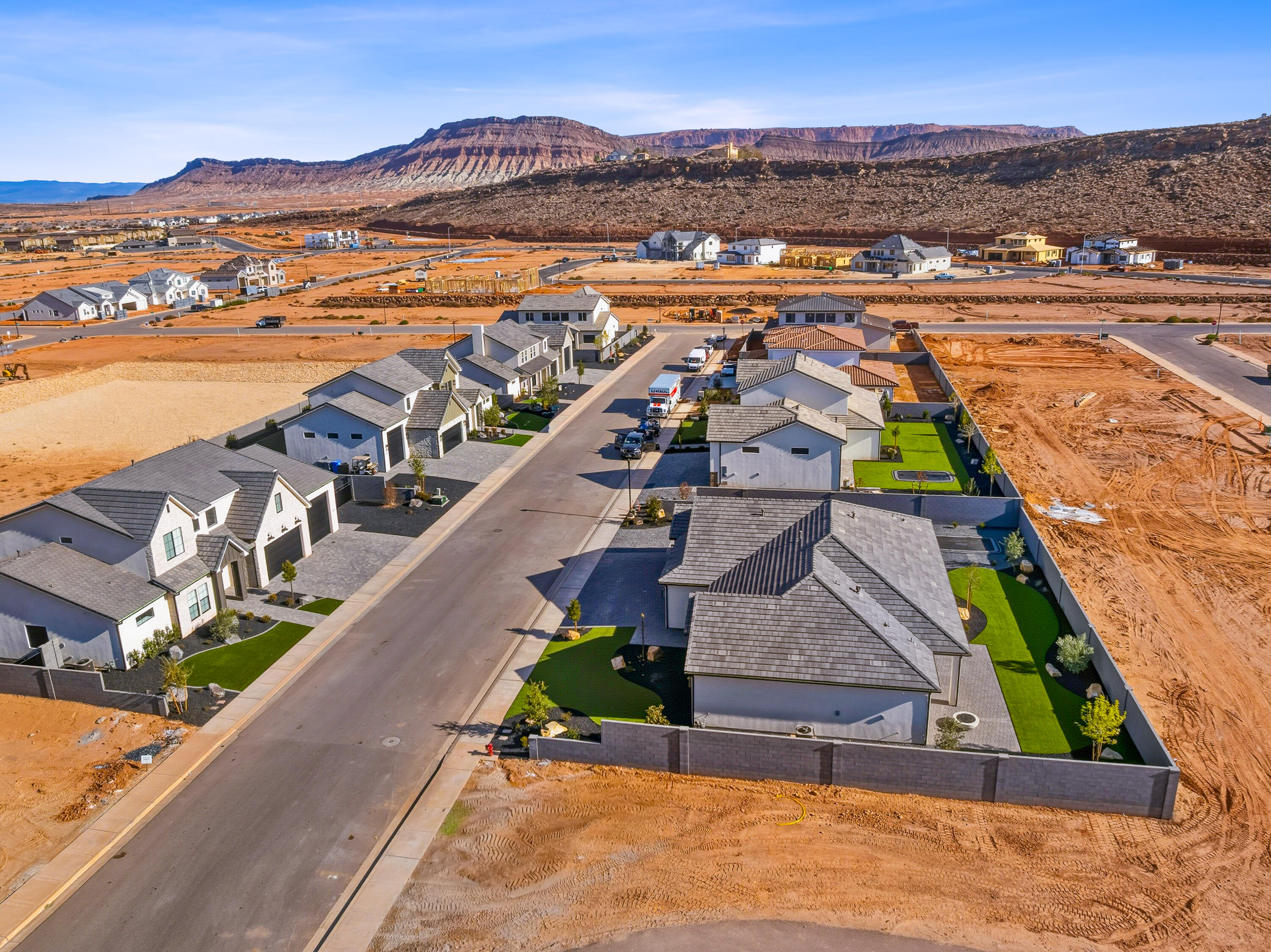 302 E Mayfield Woods LN