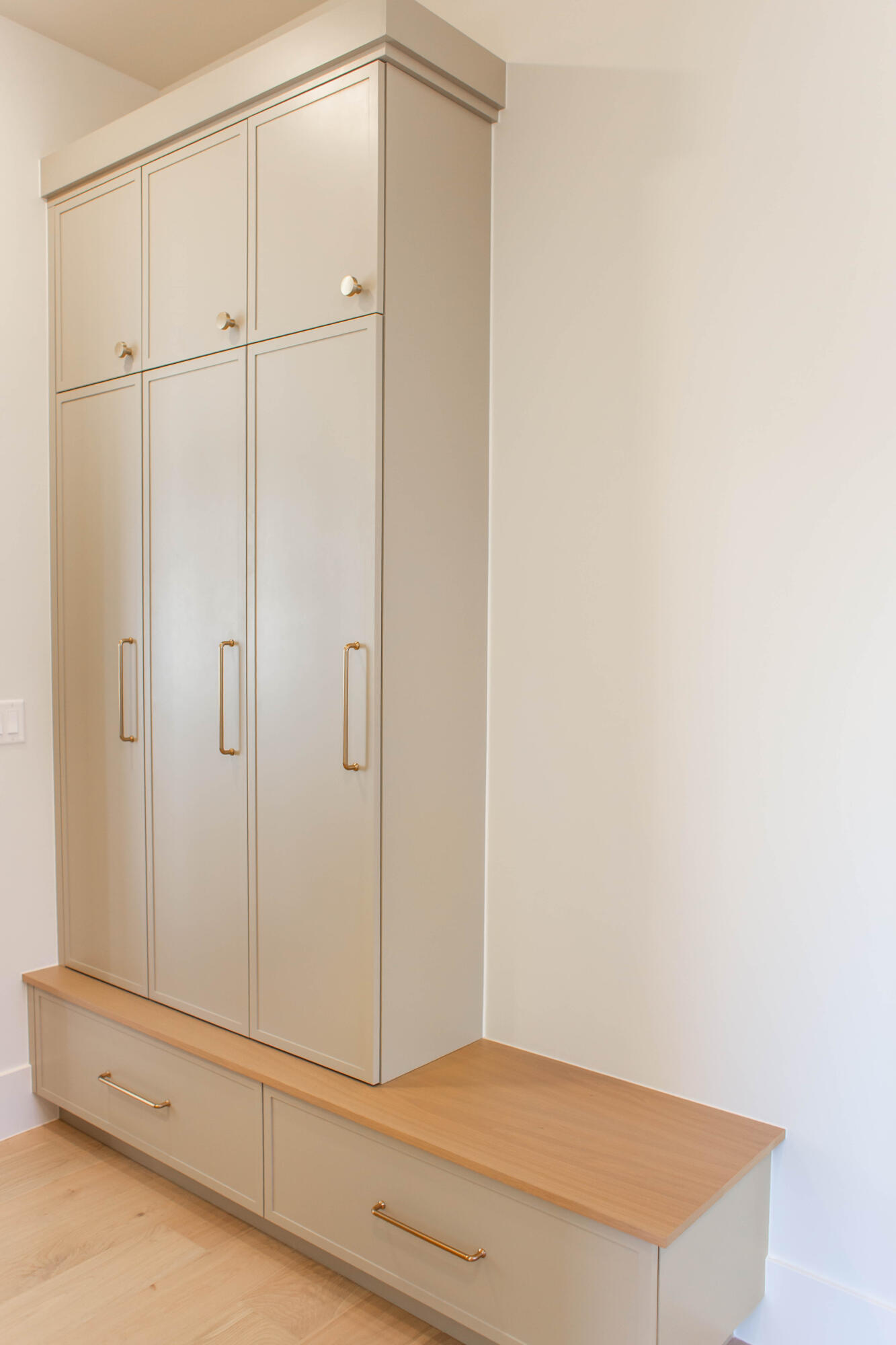 302 E Mayfield Woods LN