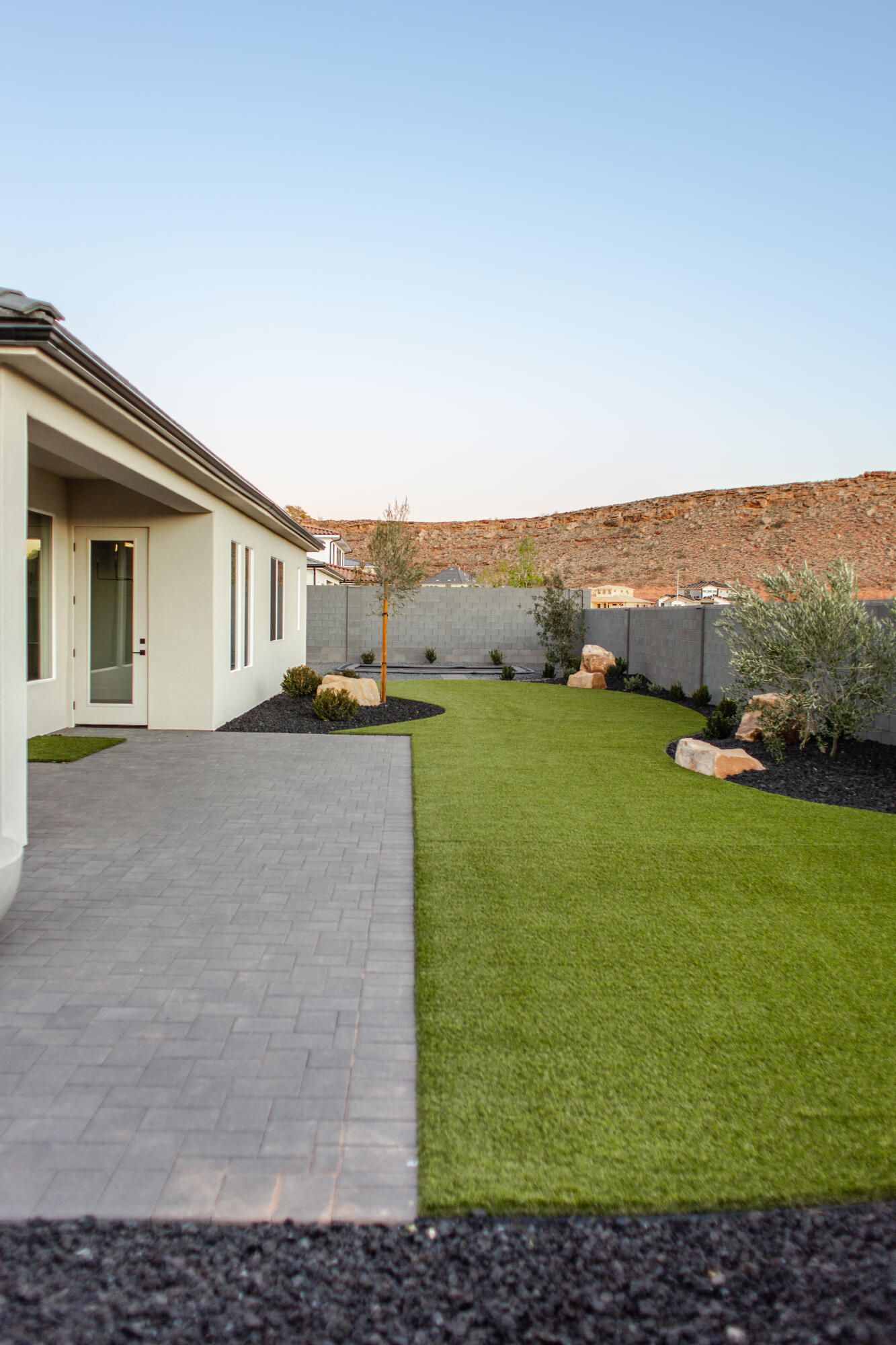 302 E Mayfield Woods LN