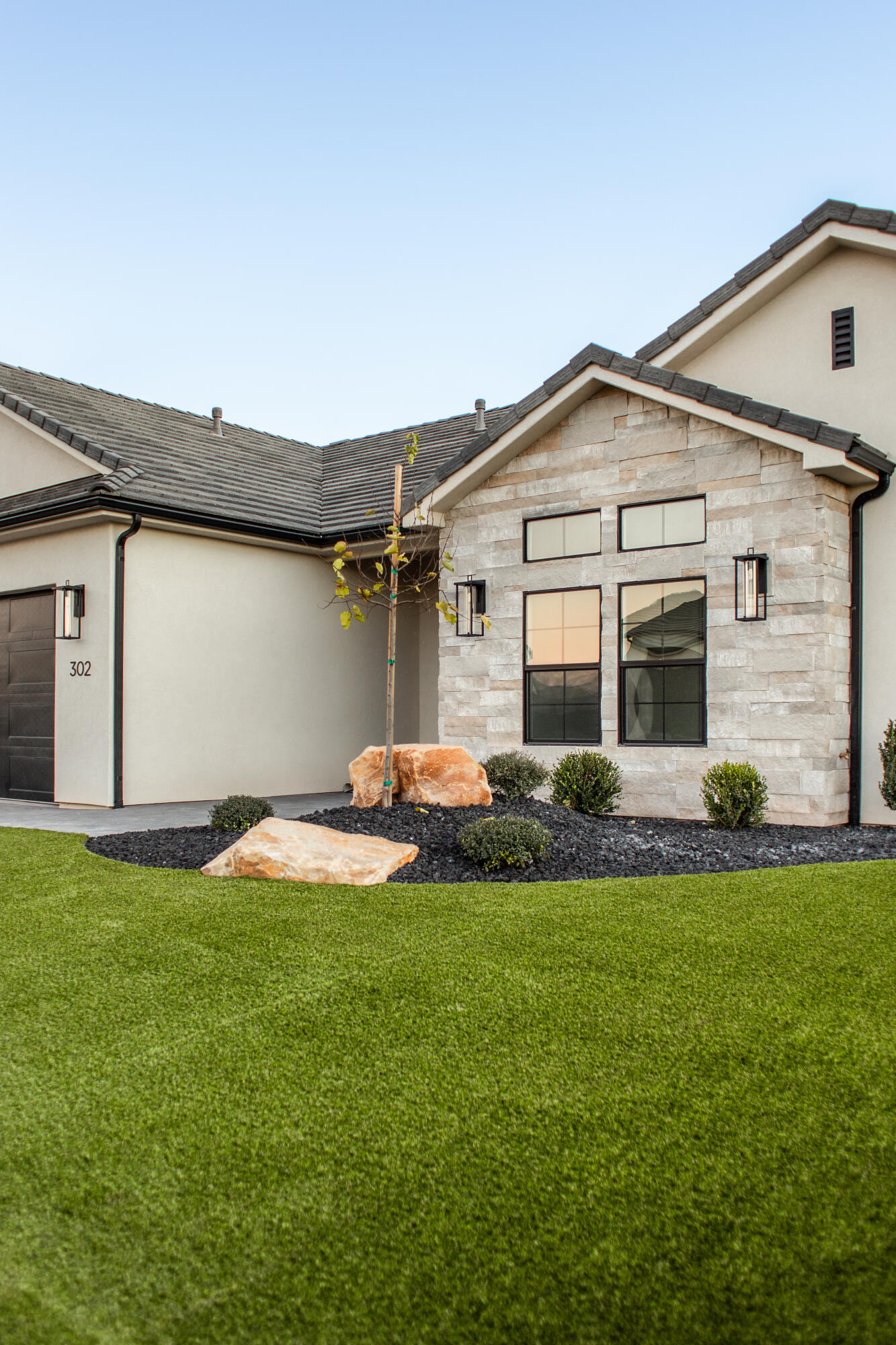 302 E Mayfield Woods LN