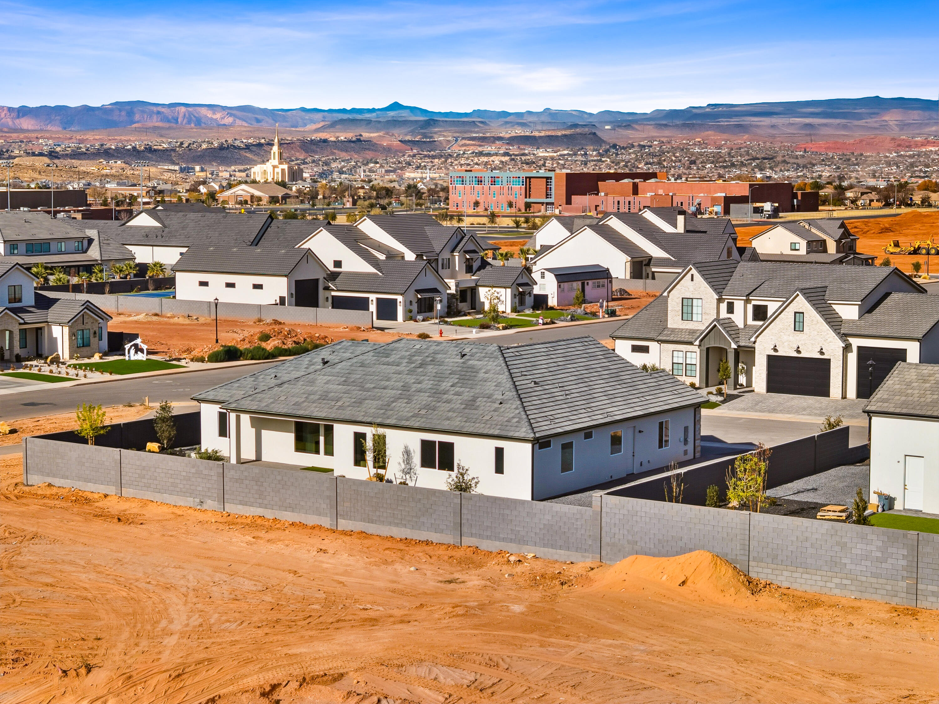 302 E Mayfield Woods LN