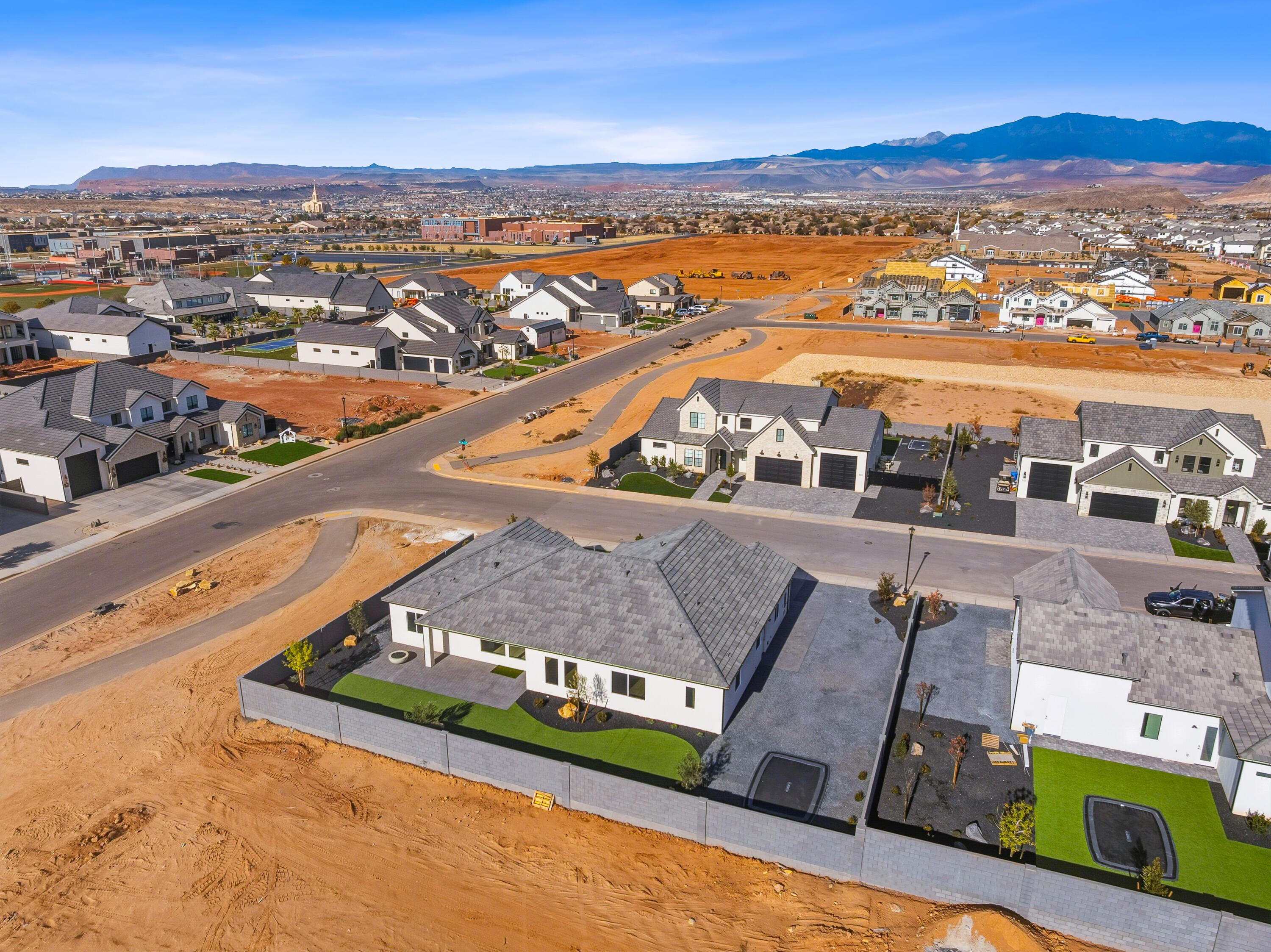 302 E Mayfield Woods LN