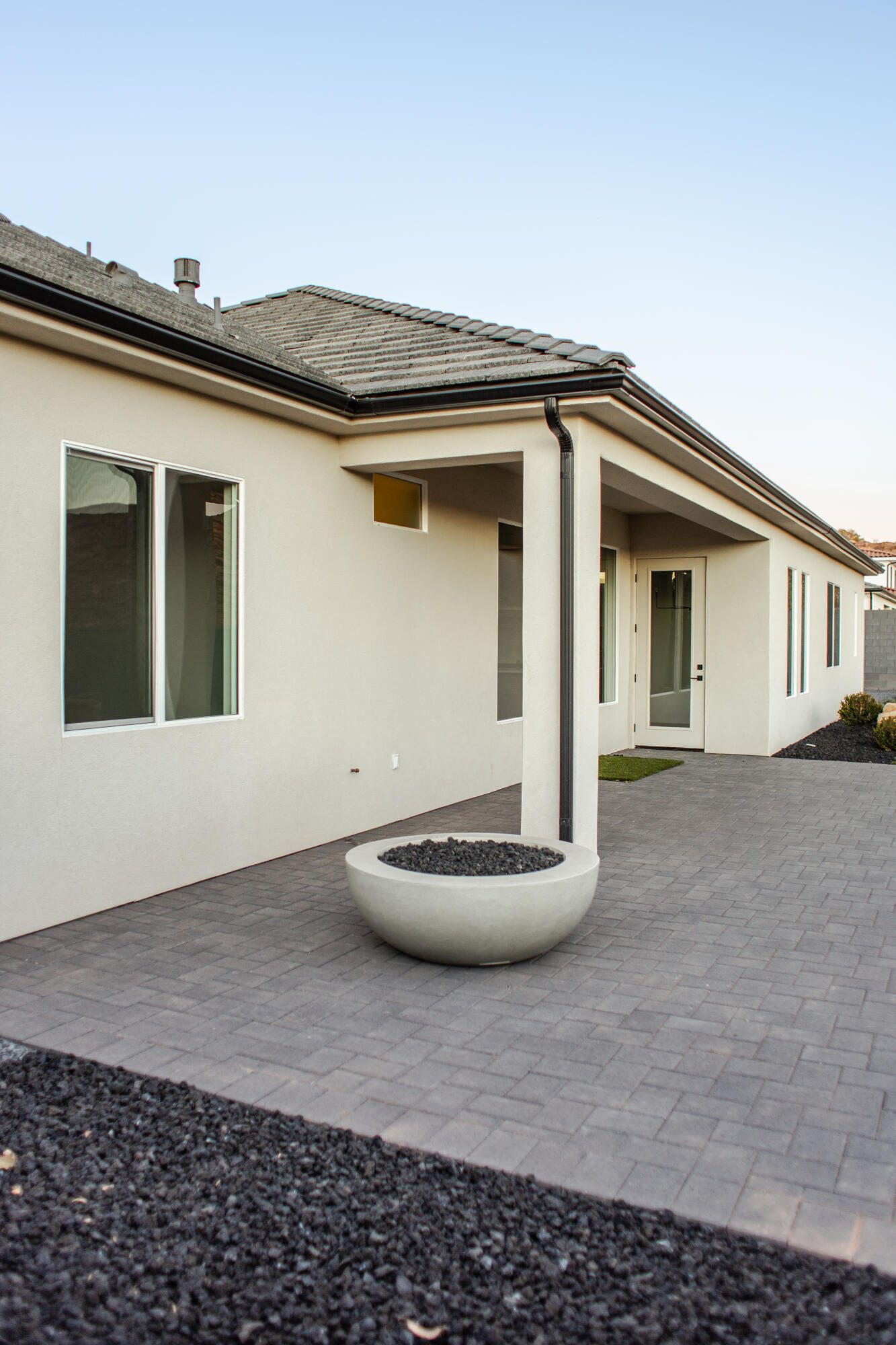 302 E Mayfield Woods LN