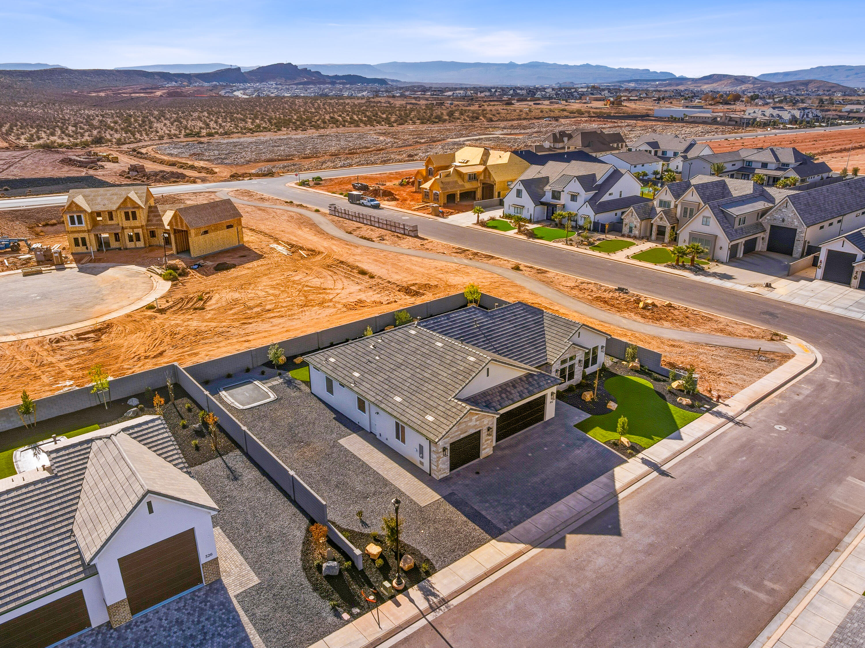 302 E Mayfield Woods LN