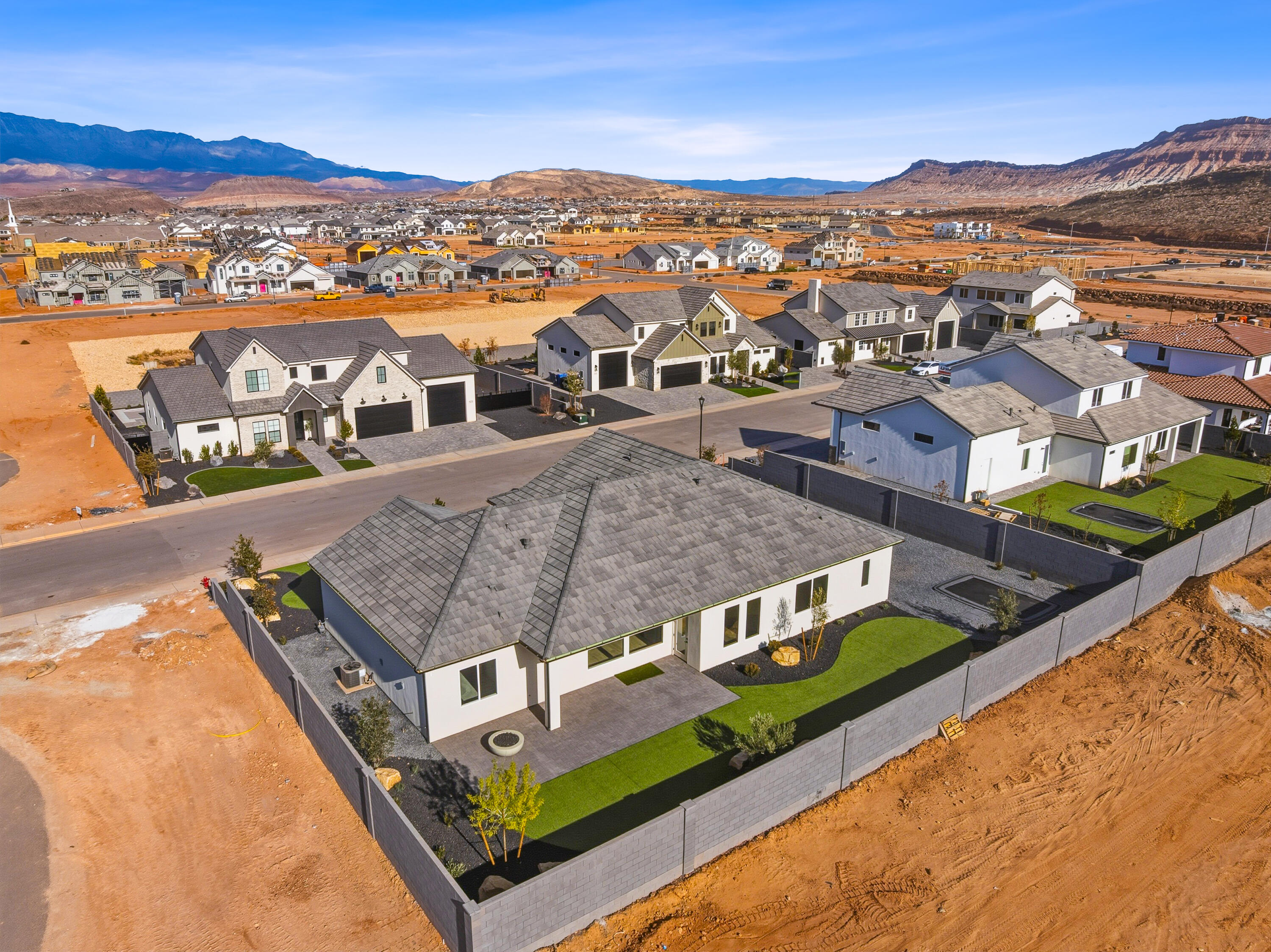 302 E Mayfield Woods LN