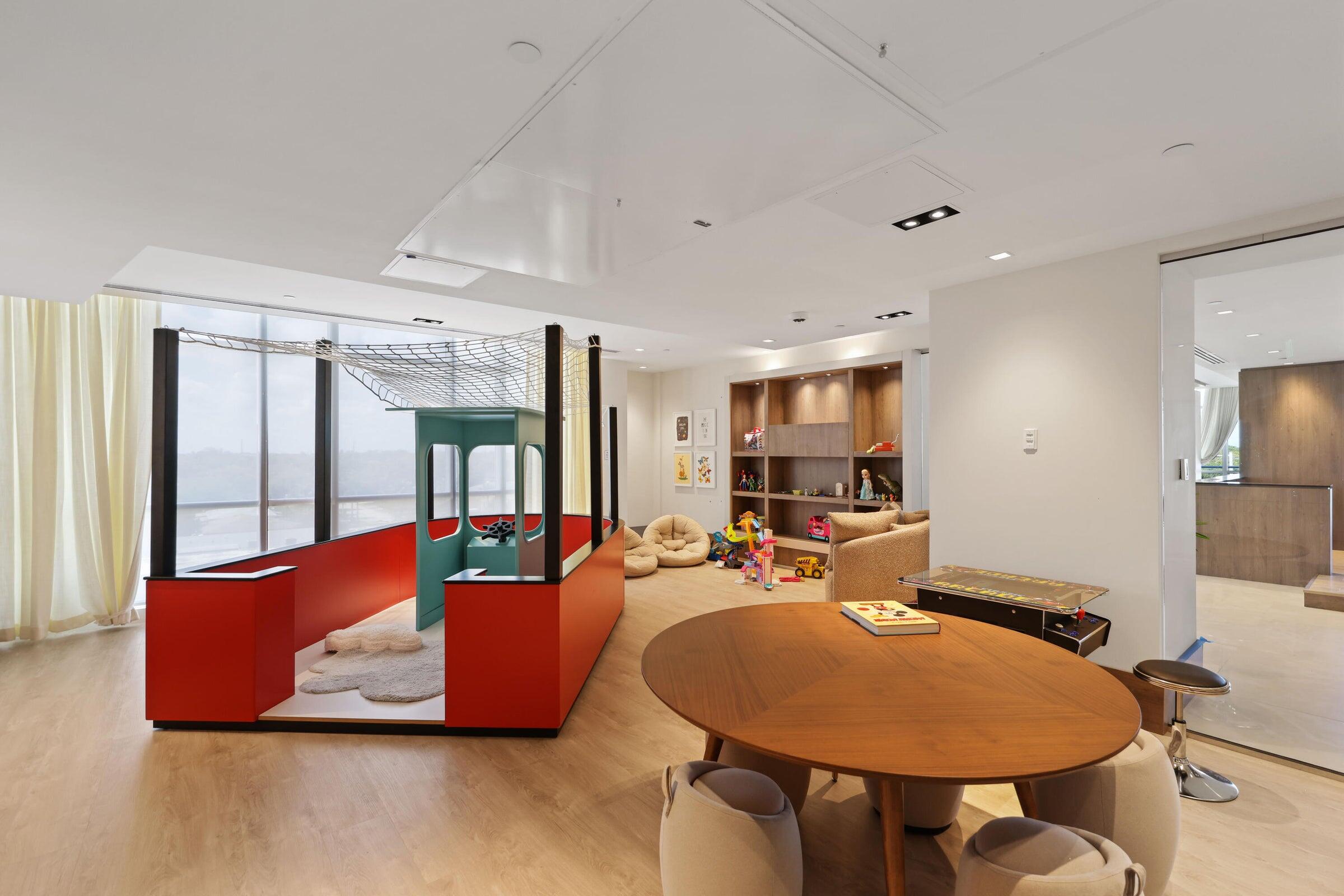 220 Lake Shore Drive 2123