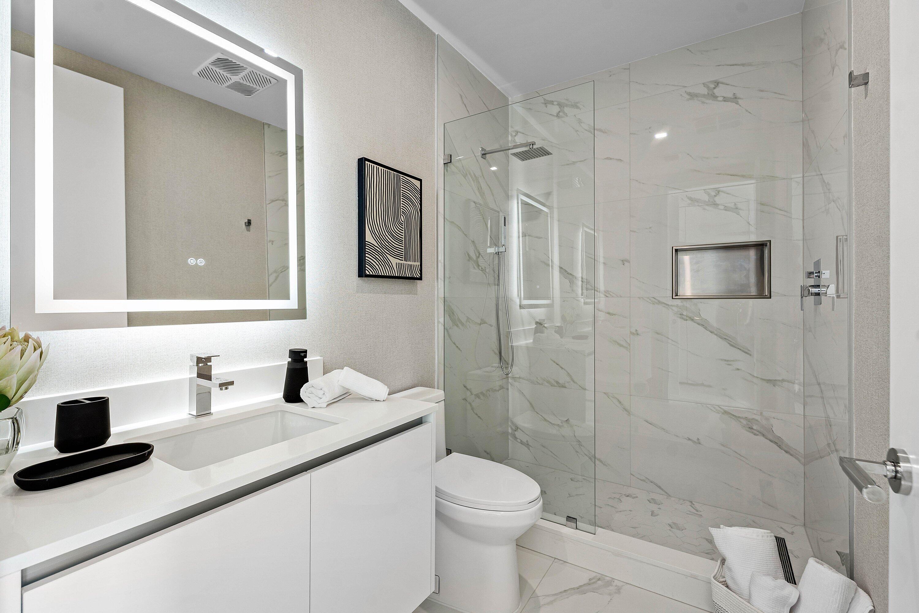 220 Lake Shore Drive 2123