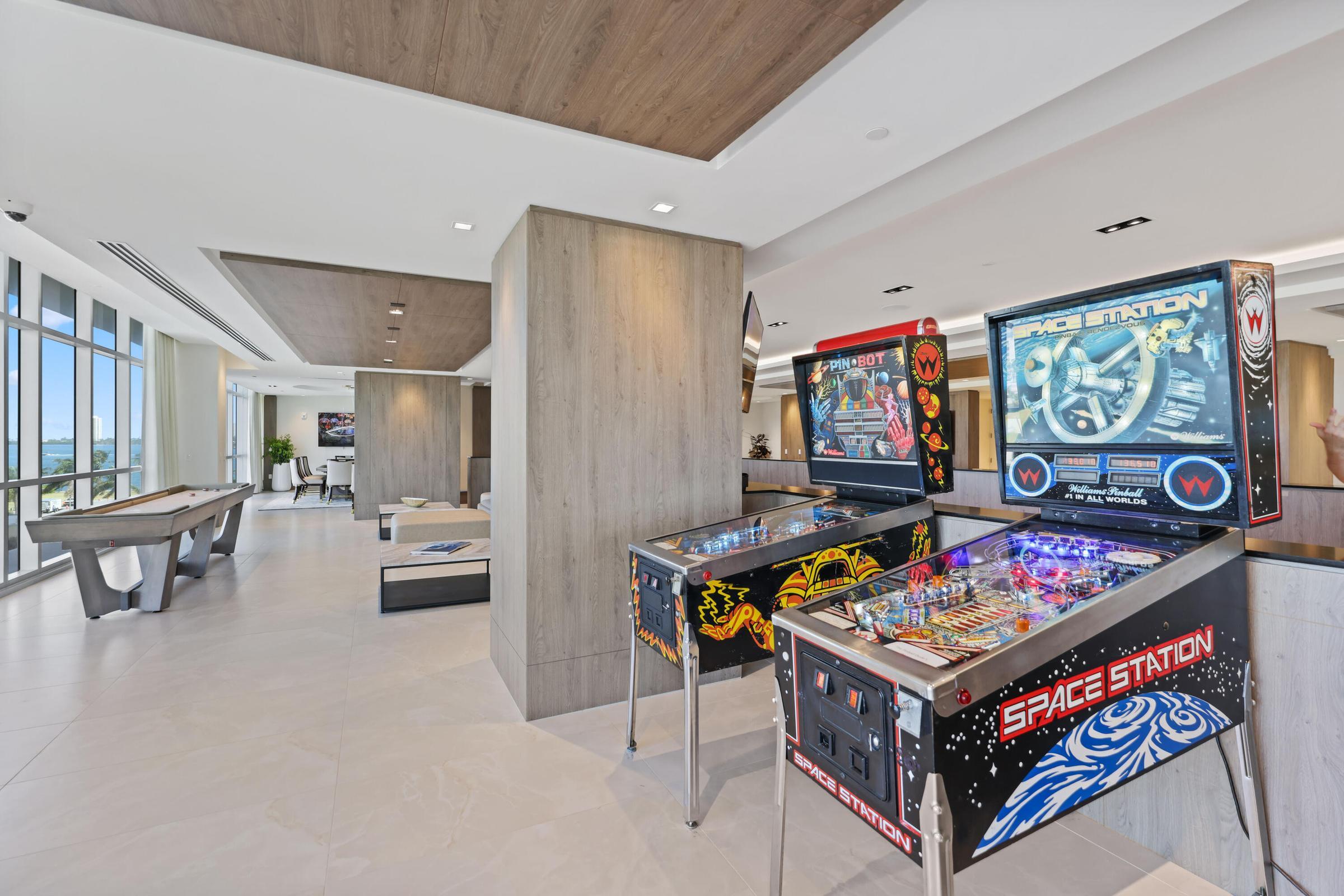 220 Lake Shore Drive 2123