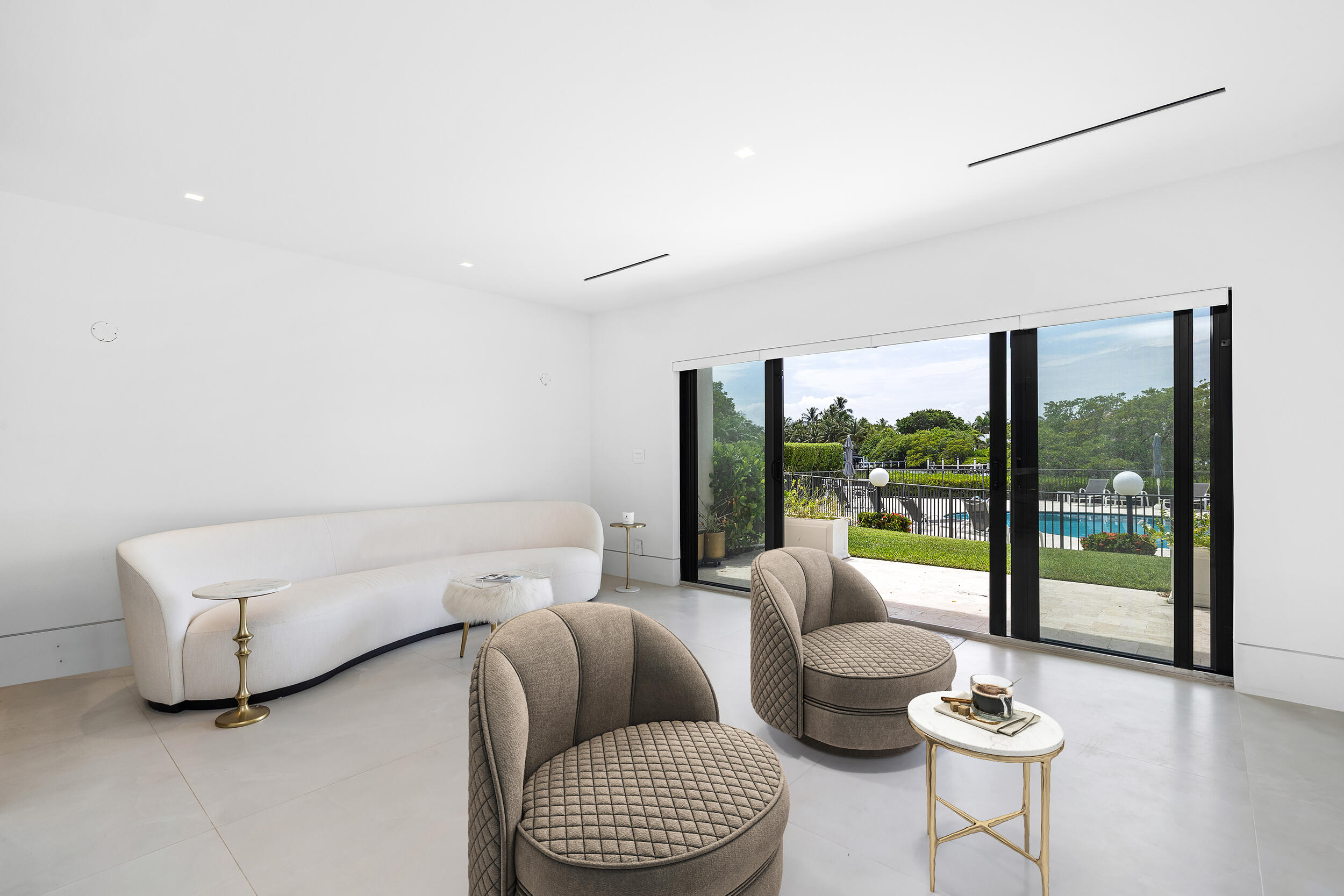 3474 S OCEAN Boulevard 10