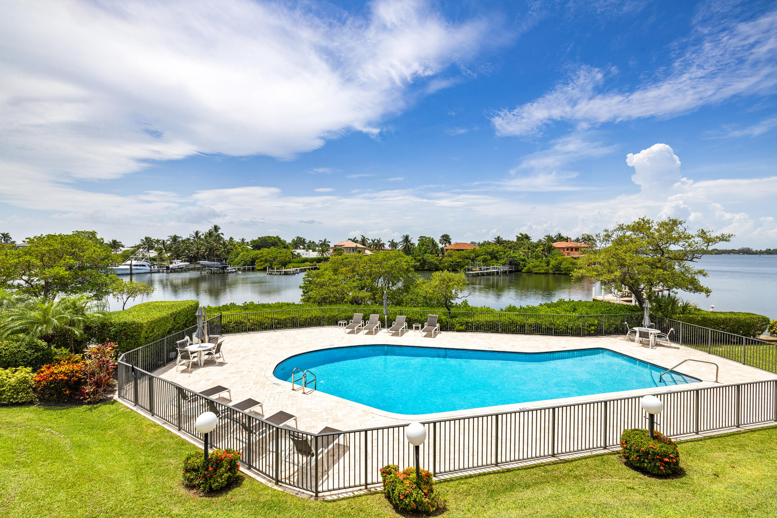 3474 S OCEAN Boulevard 10