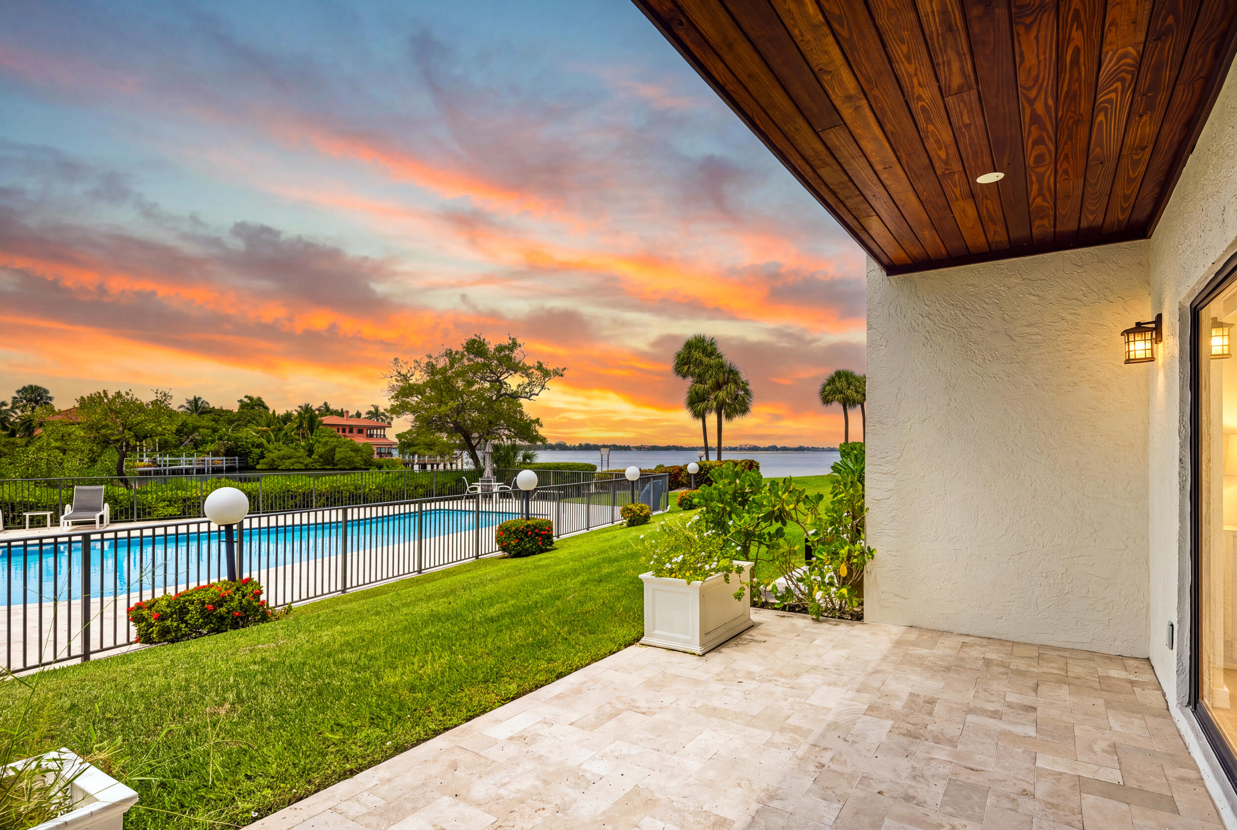 3474 S OCEAN Boulevard 10