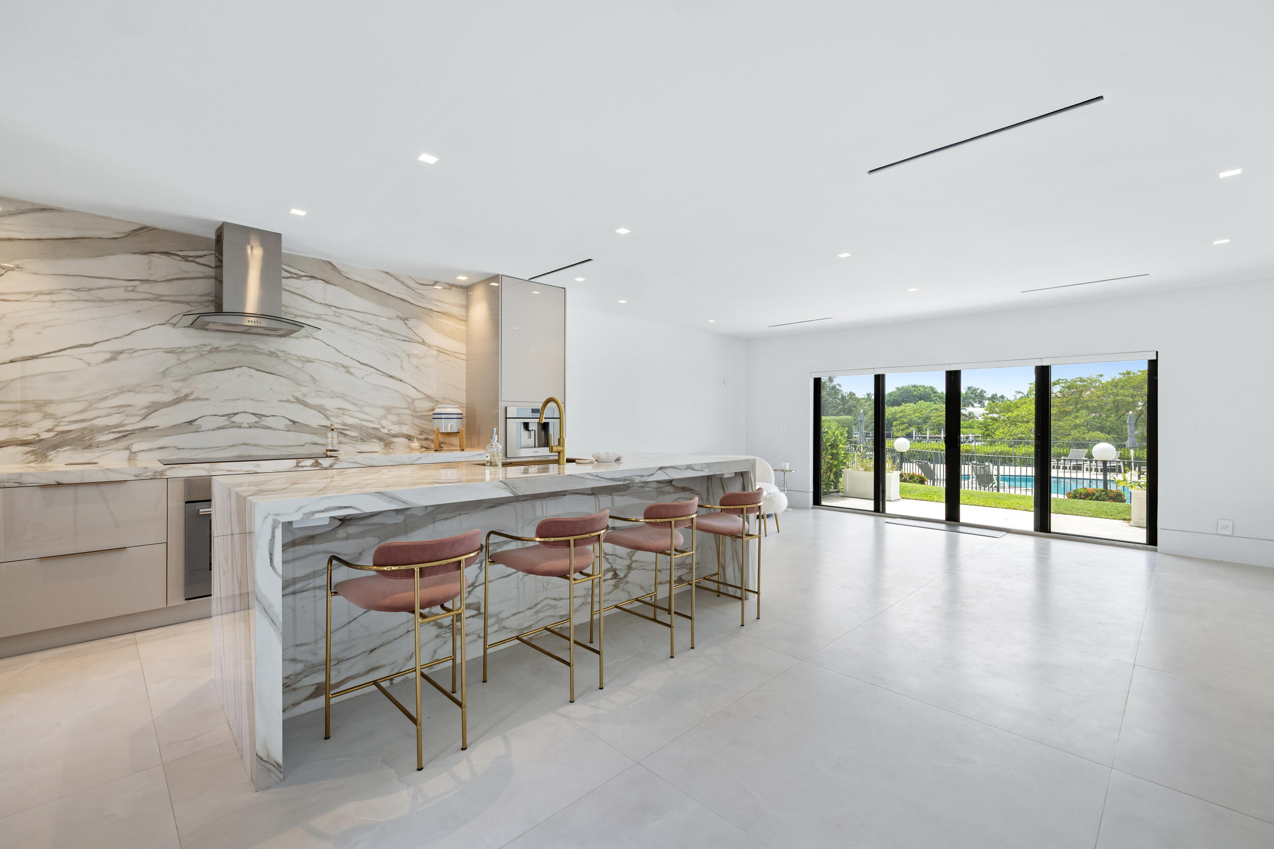 3474 S OCEAN Boulevard 10