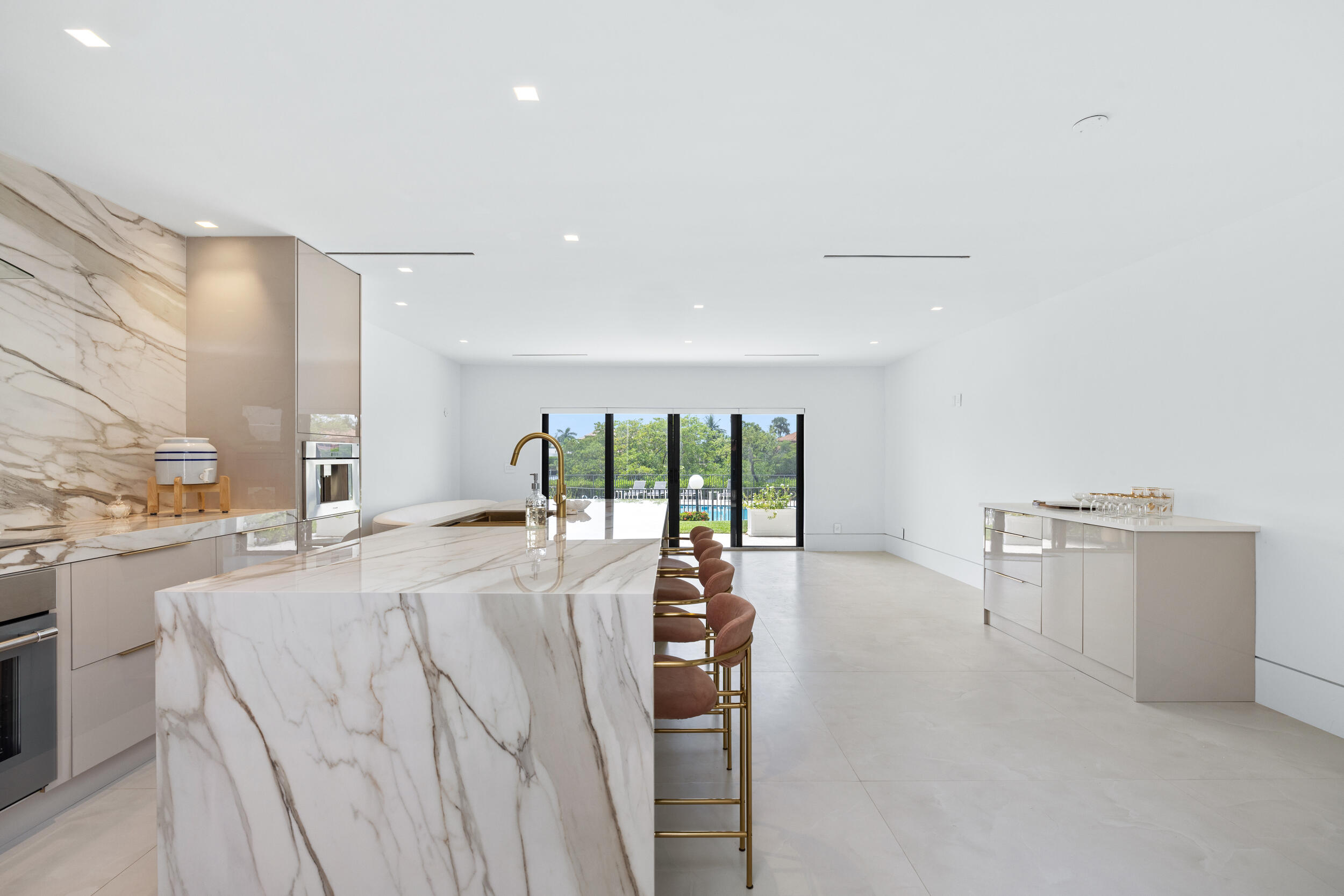 3474 S OCEAN Boulevard 10