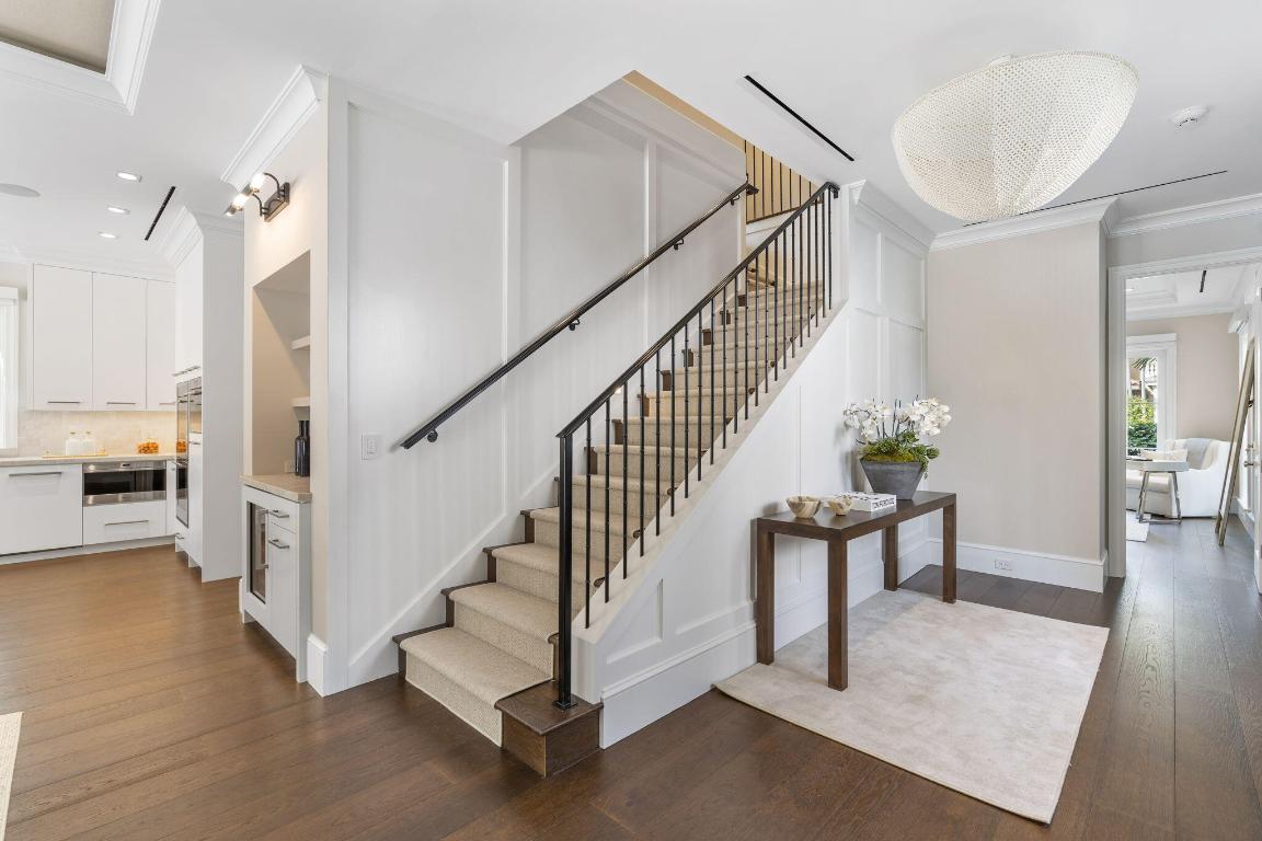 218 Everglade Avenue