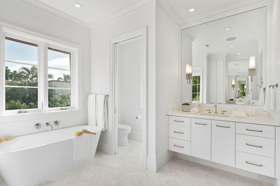 218 Everglade Avenue