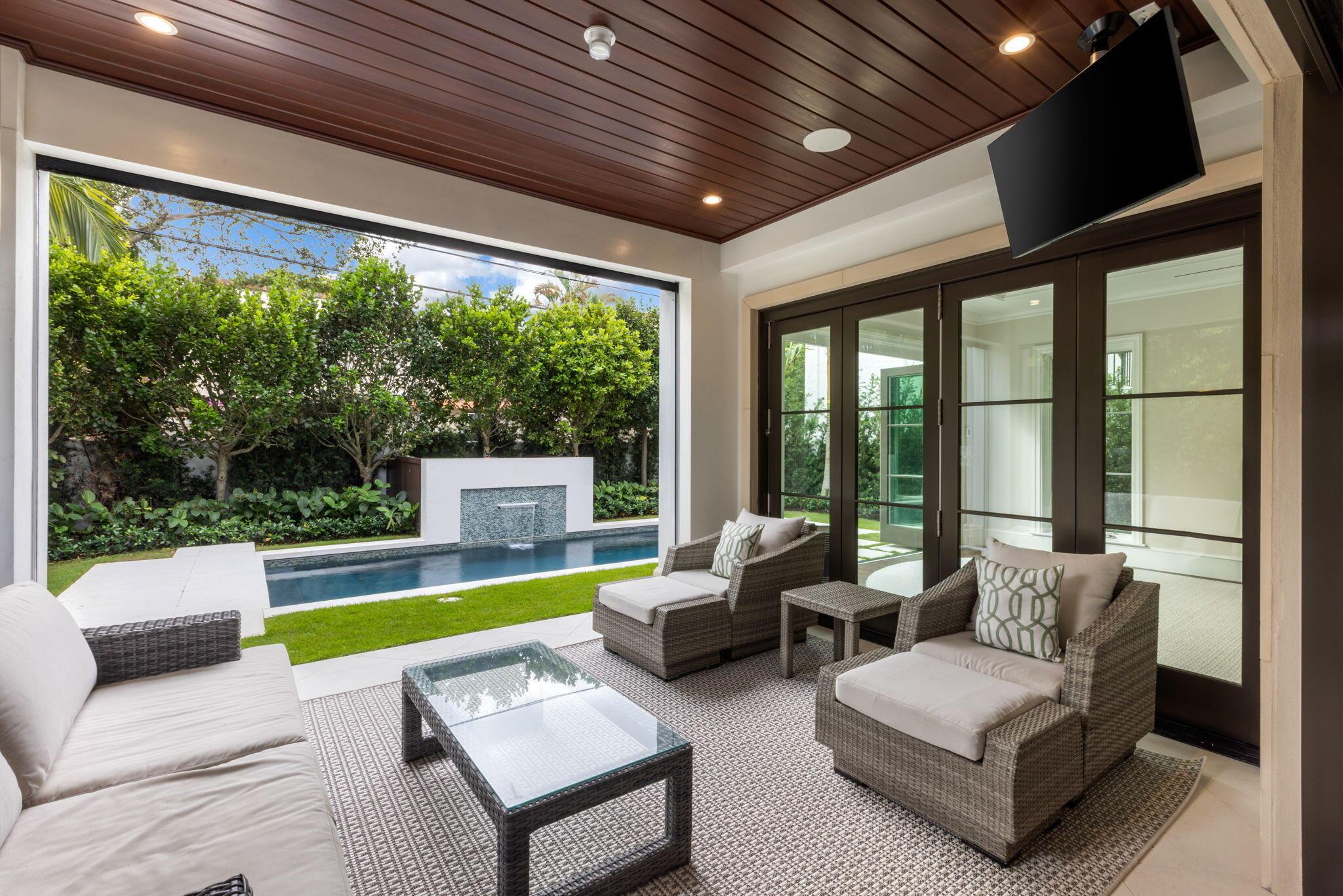 218 Everglade Avenue