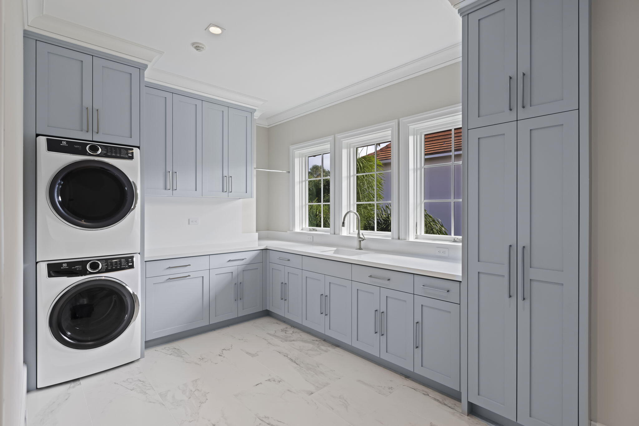 218 Everglade Avenue